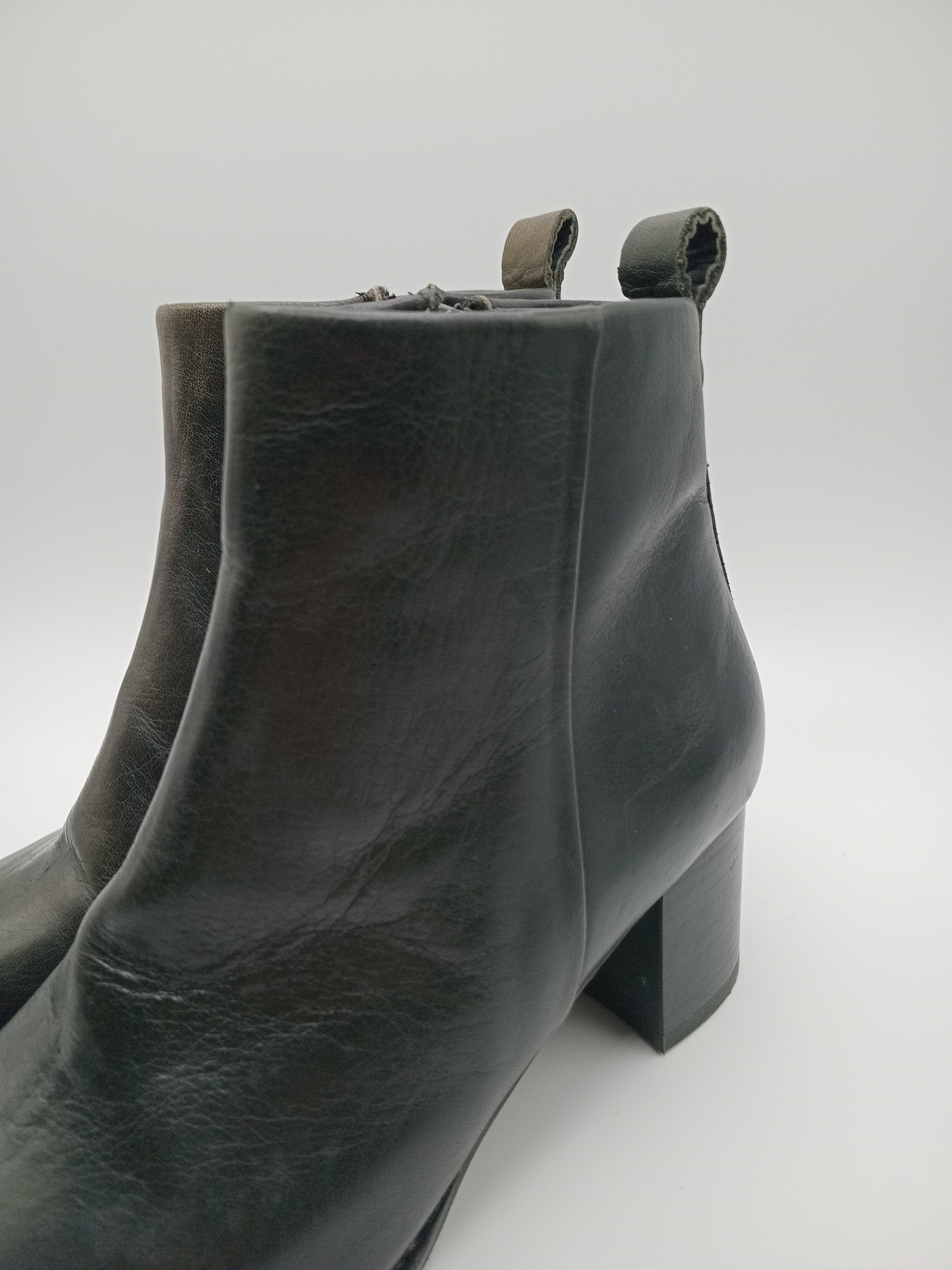 BOTA SALTO AXN PRETO COURO ZIPER