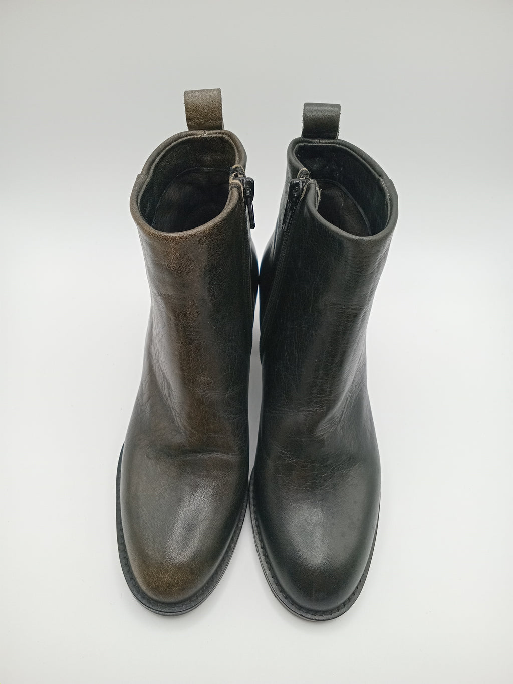 BOTA SALTO AXN PRETO COURO ZIPER BOTIM