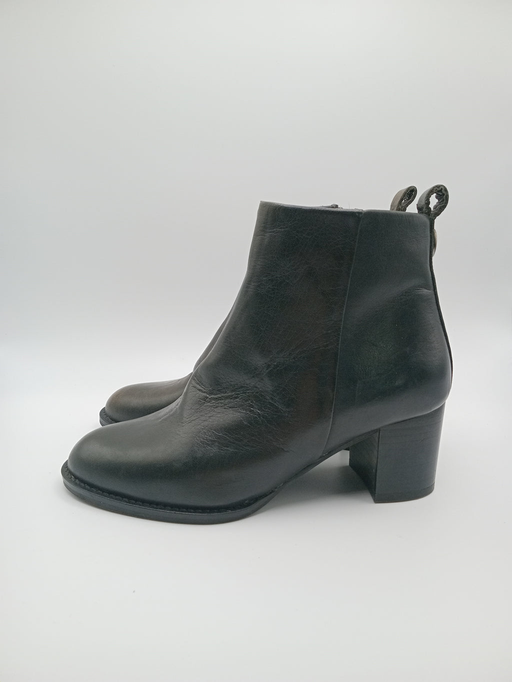 BOTA SALTO AXN PRETO COURO ZIPER BOTIM