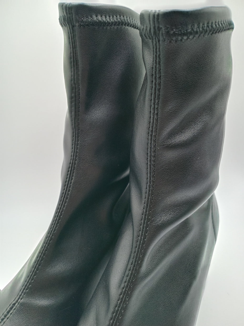 BOTA QUADRADA DANIELA VEGA PRETO COURO LISO TECIDO