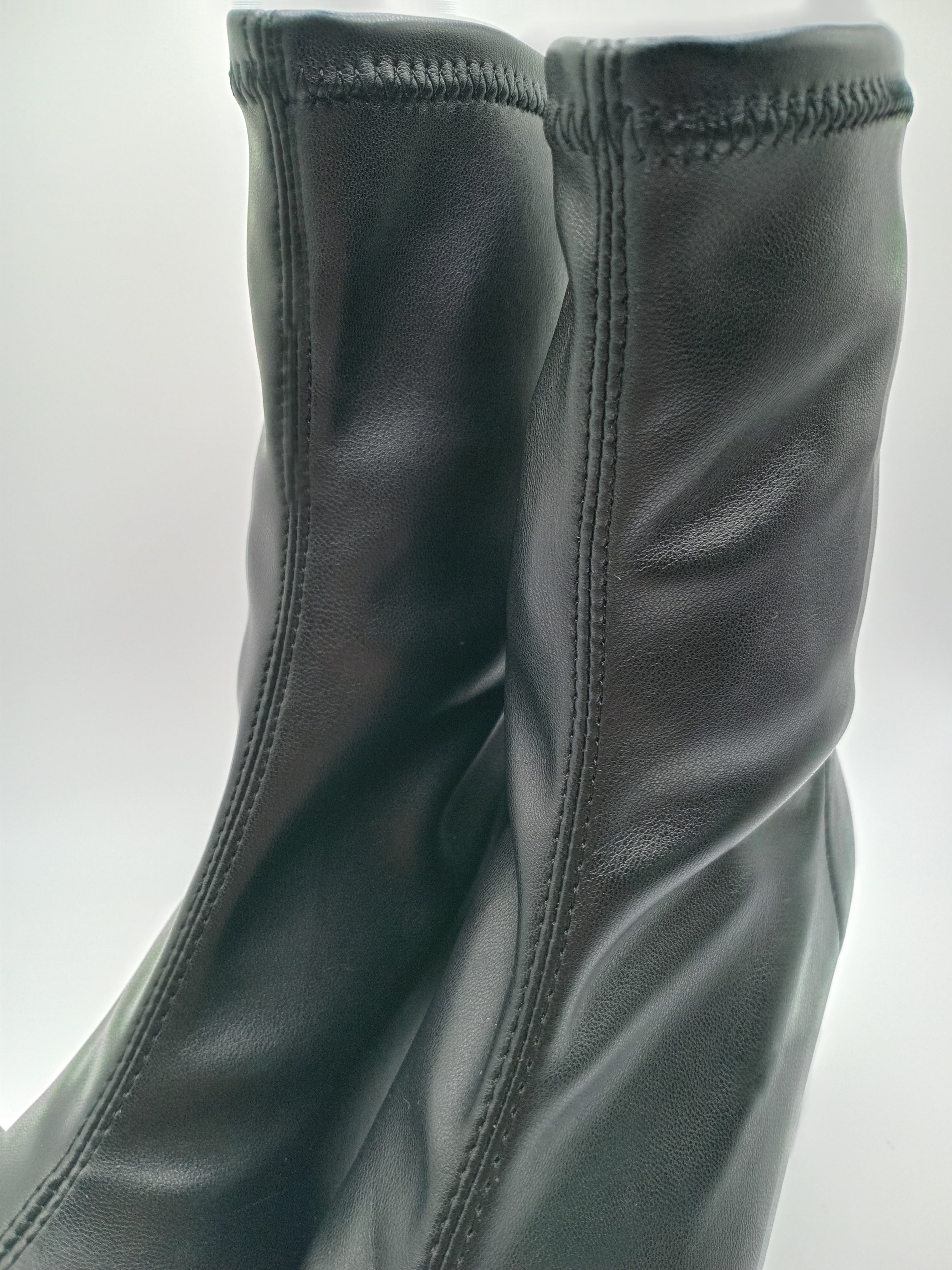 BOTA QUADRADA DANIELA VEGA PRETO COURO LISO TECIDO