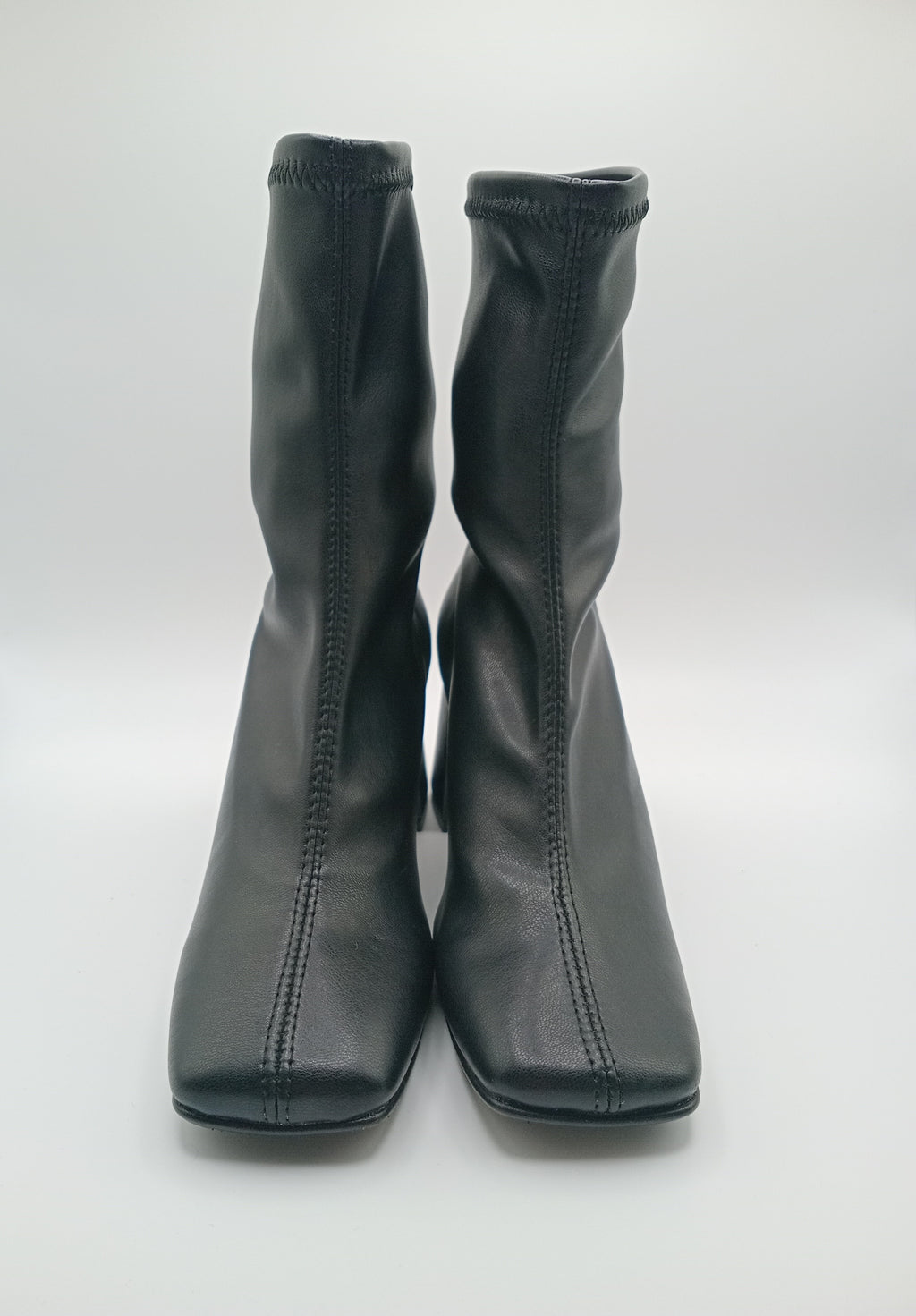BOTA QUADRADA DANIELA VEGA PRETO COURO LISO TECIDO