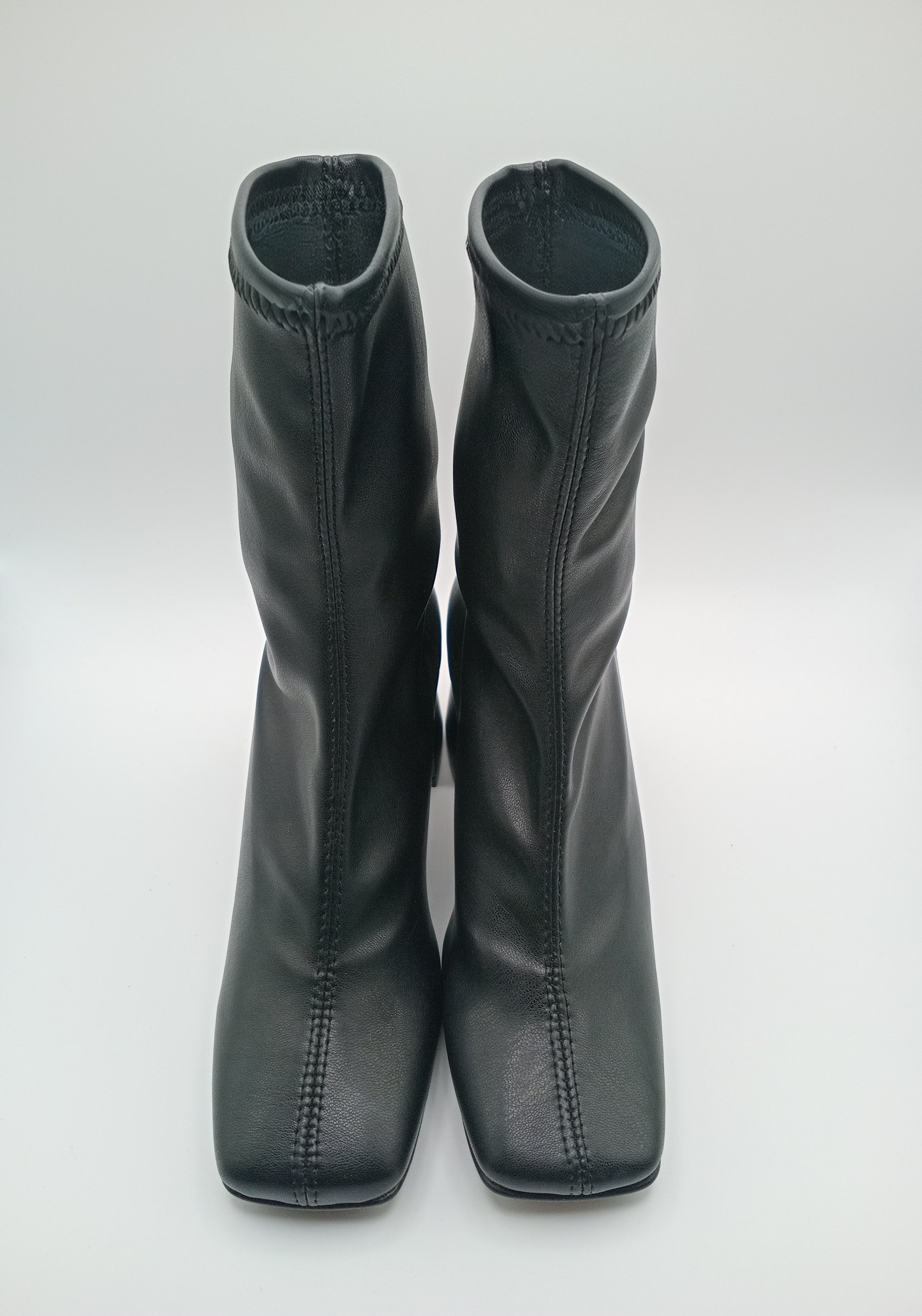 BOTA QUADRADA DANIELA VEGA PRETO COURO LISO TECIDO