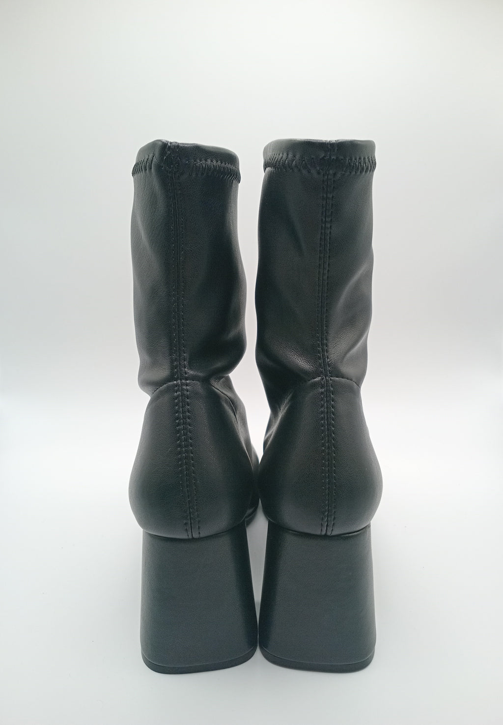 BOTA QUADRADA DANIELA VEGA PRETO COURO LISO TECIDO