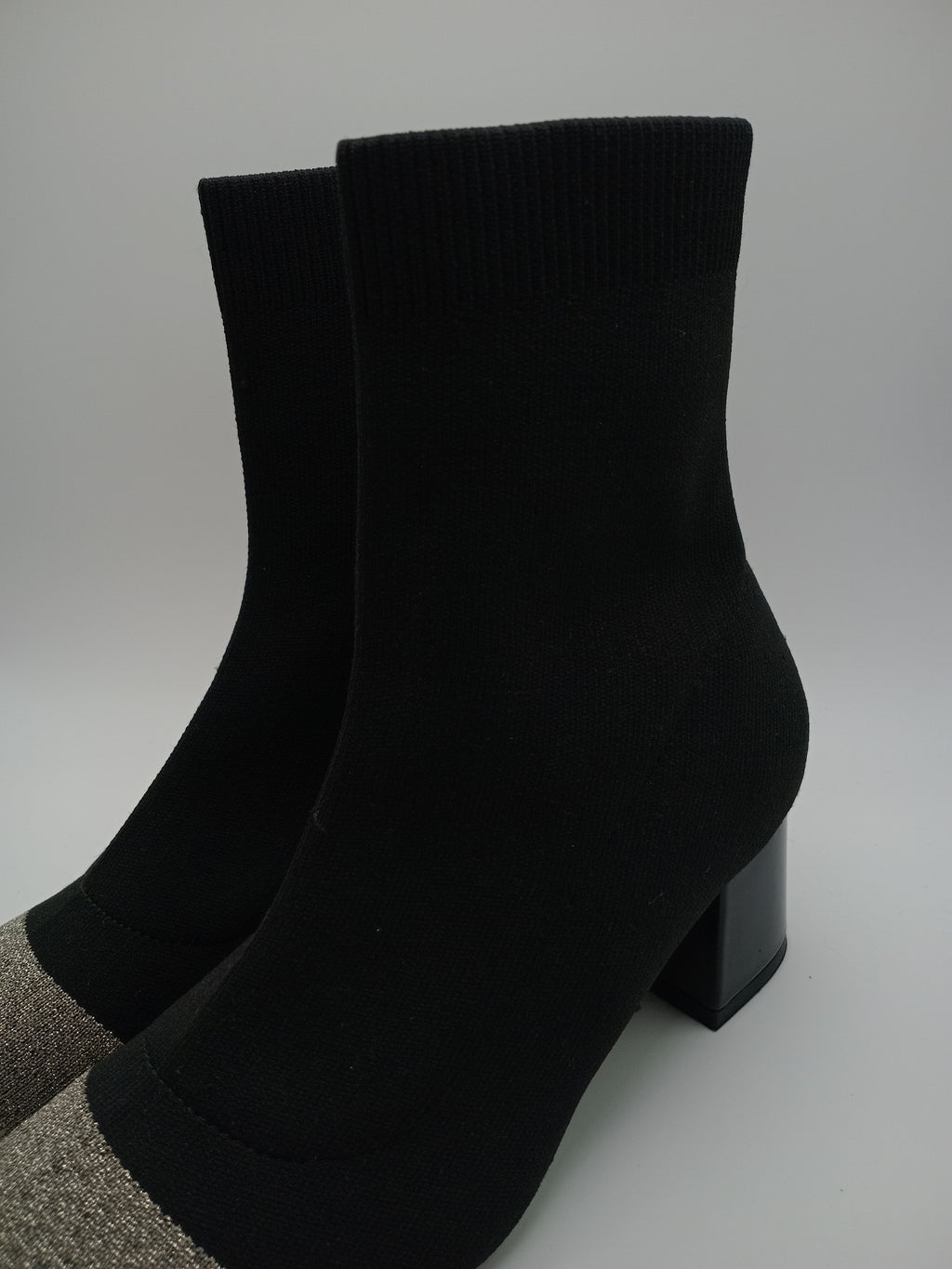 BOTA SALTO GIOSEPPO PRETO PRATA TECIDO COURO BRILHO QUADRADO