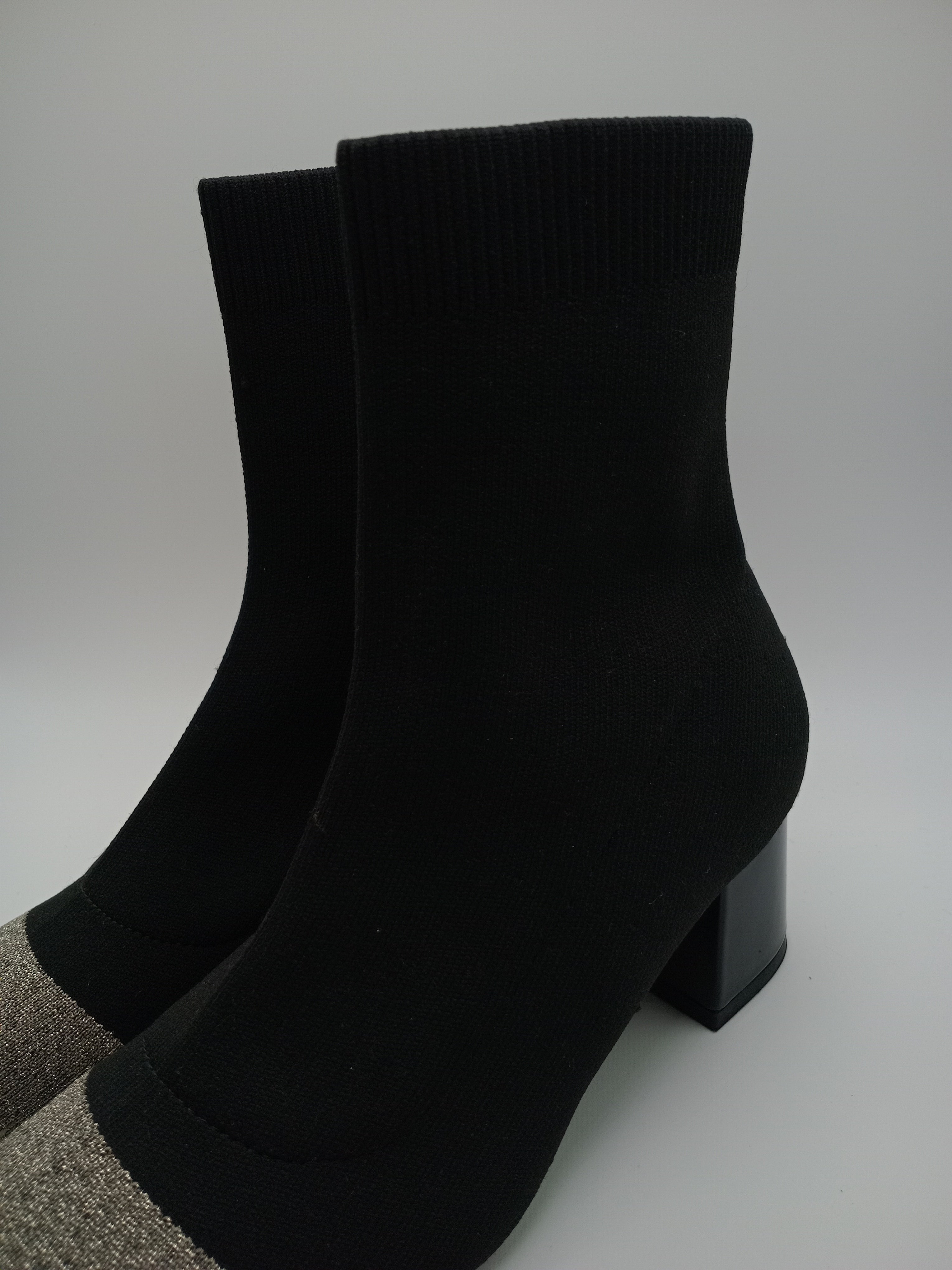 BOTA SALTO GIOSEPPO PRETO PRATA TECIDO COURO BRILHO QUADRADO