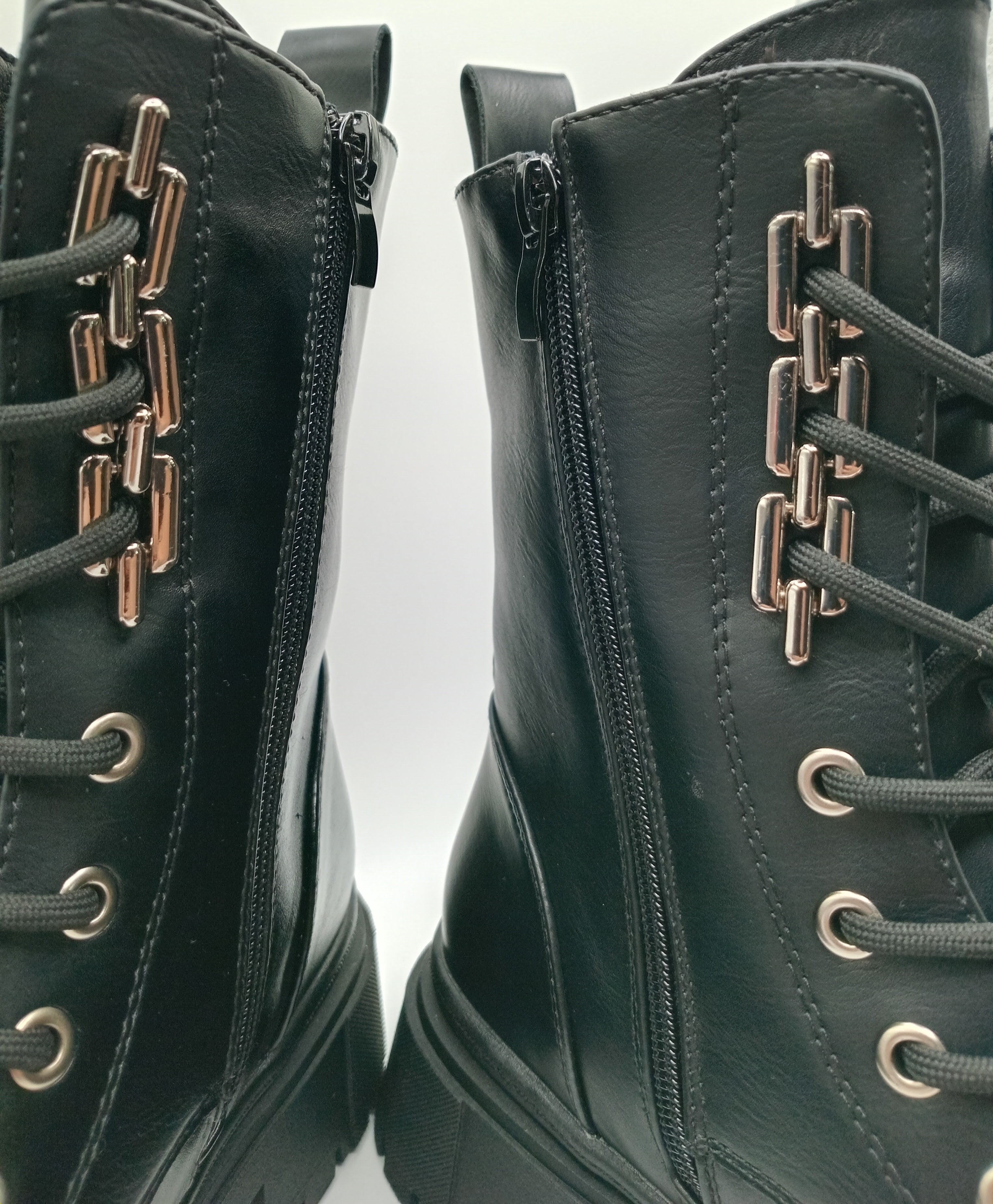 BOTA COTURNO MACADI PRETO ECO PELE CORRENTE ATACADOR ZIPER