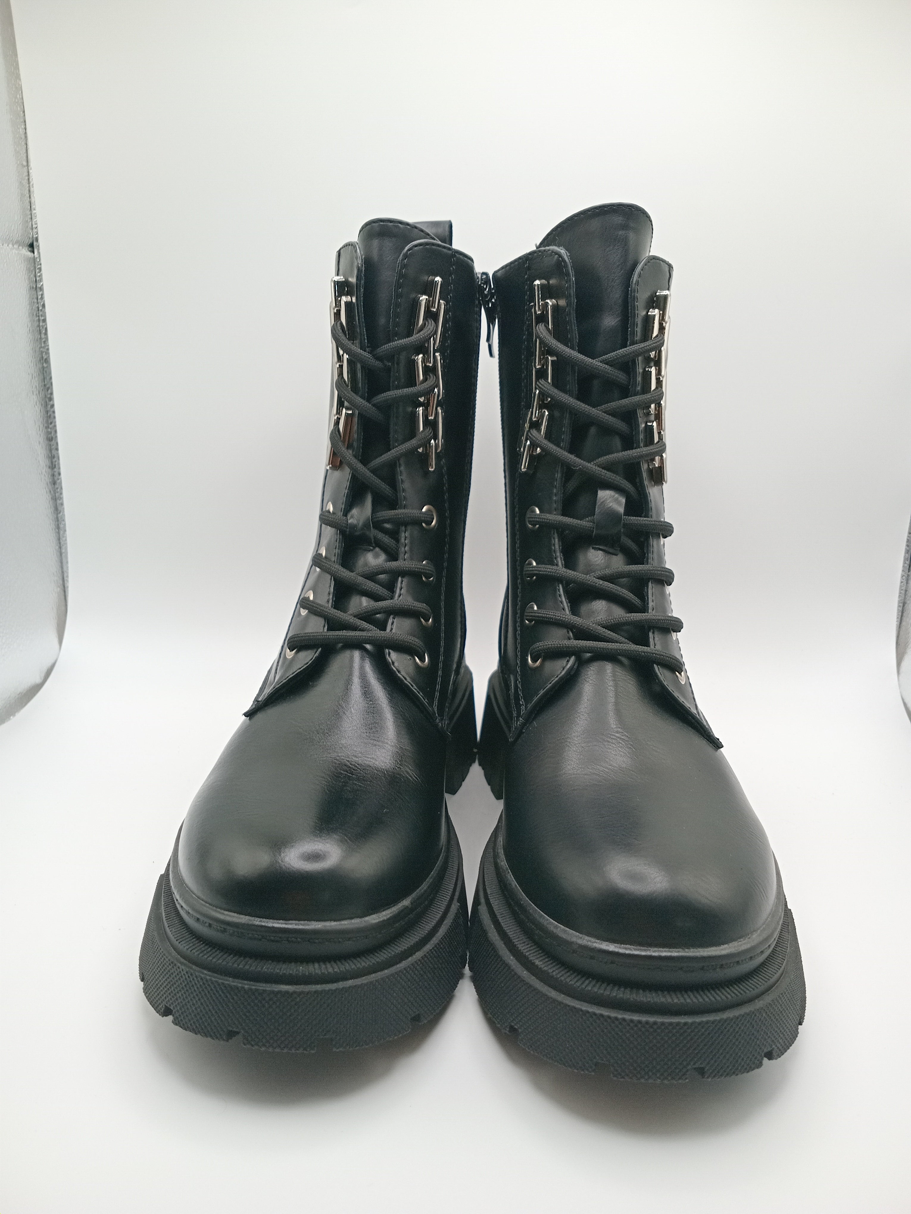 BOTA COTURNO MACADI PRETO ECO PELE CORRENTE ATACADOR ZIPER