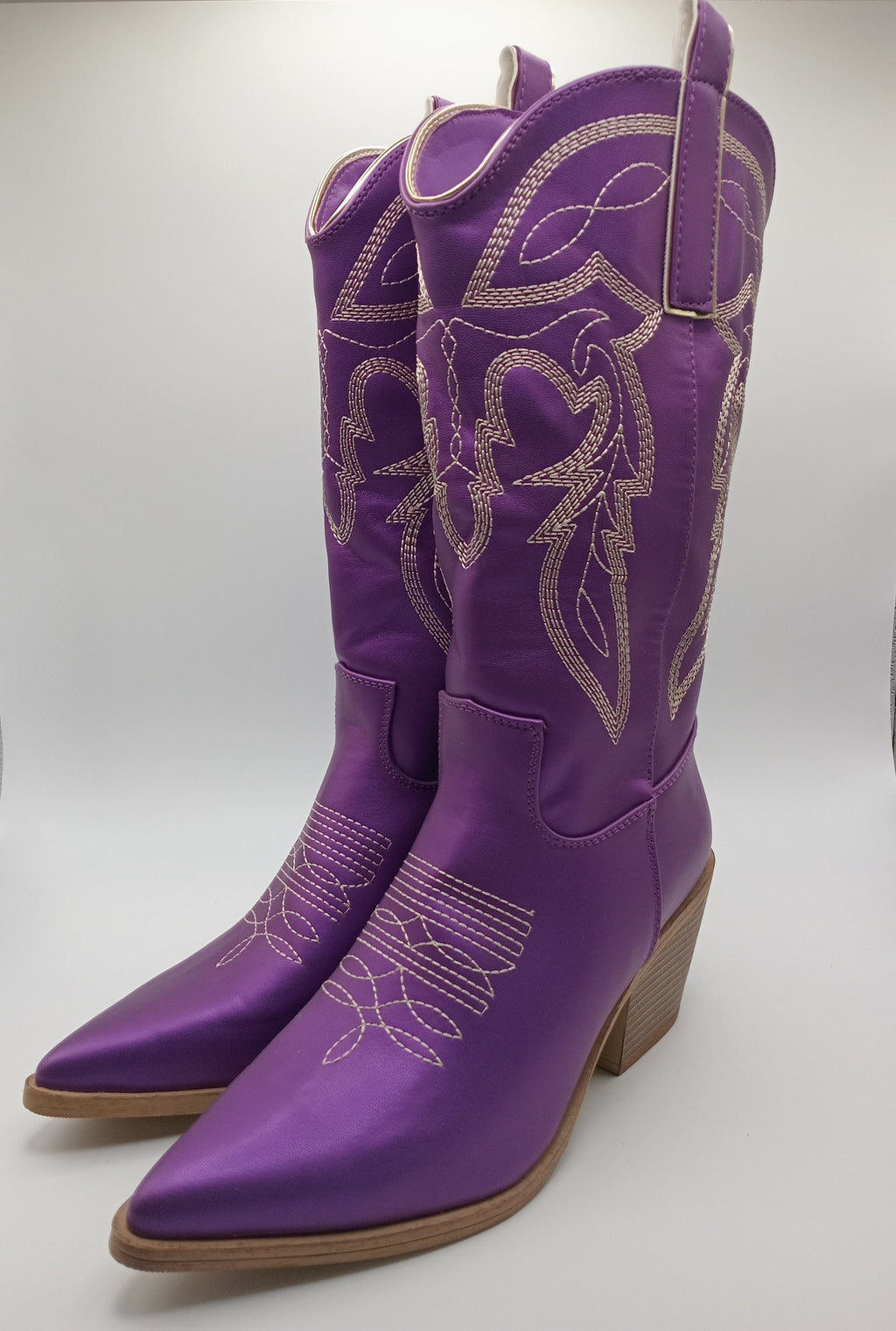 BOTA COWGIRL MACADI ROXA ECO PELE BORDADO PRATA BICUDO