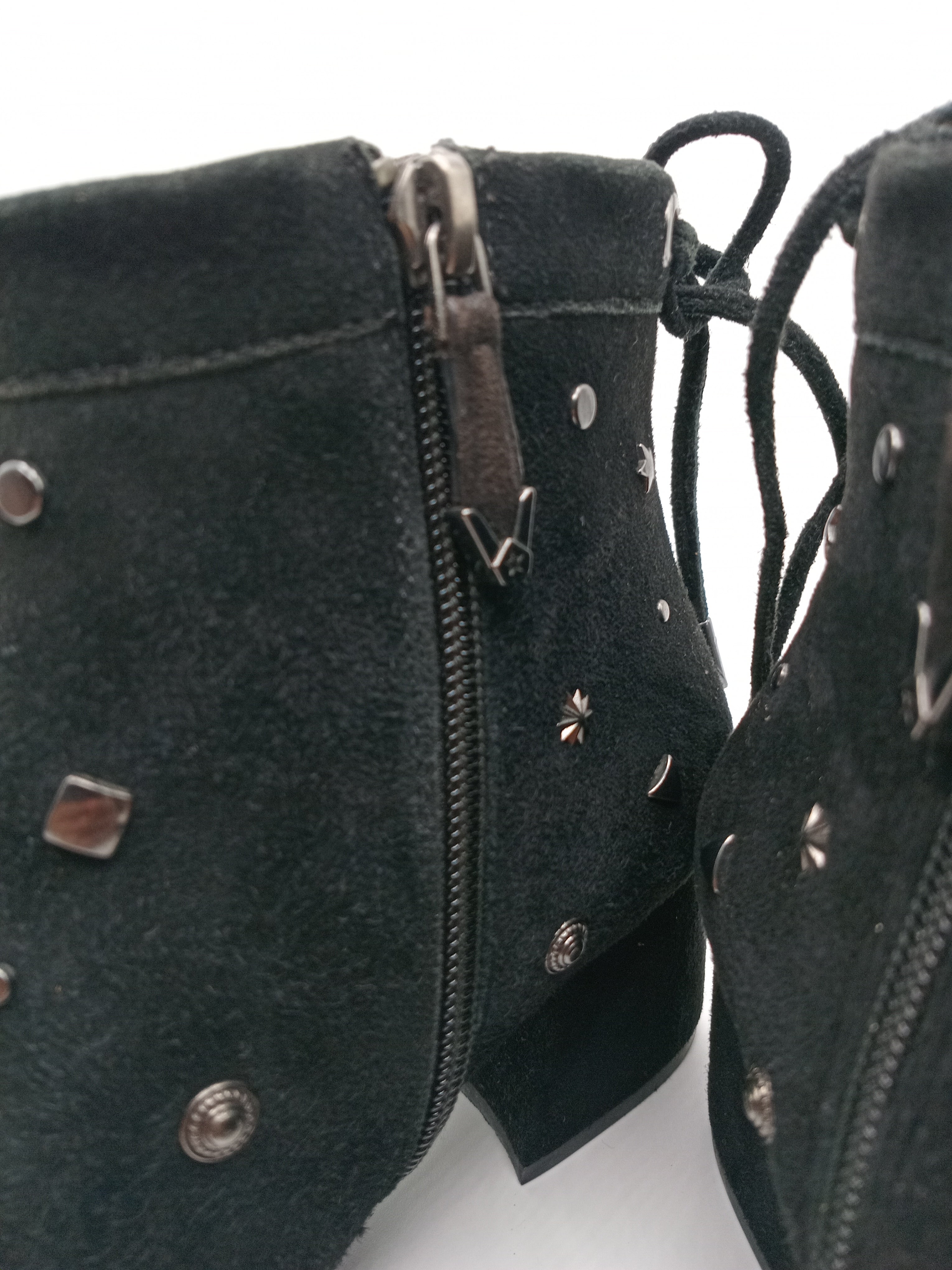 BOTA SALTO BRUNO PREMI PRETO COURO TAXAS LAÇO BICUDO ZIPER