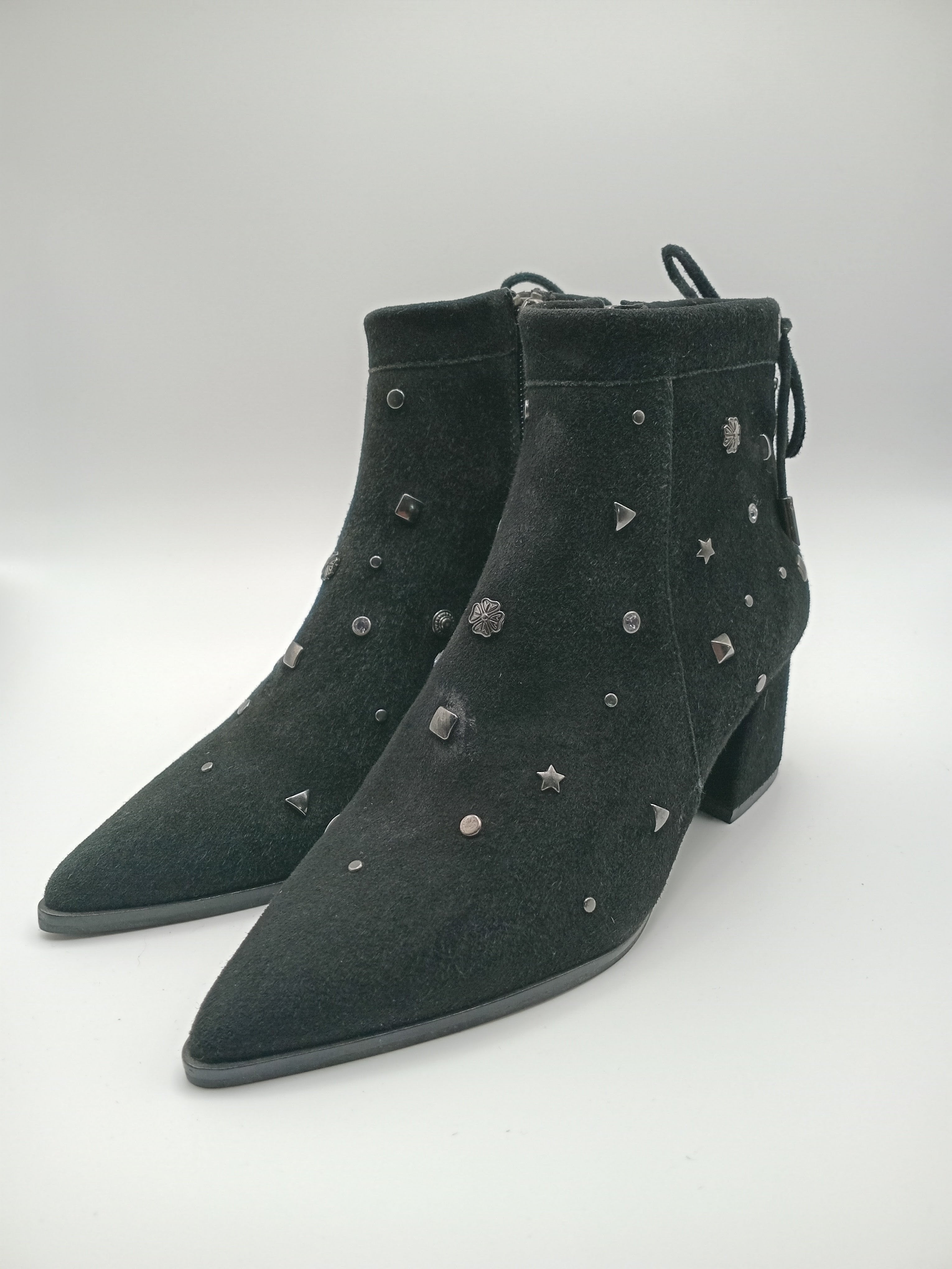 BOTA SALTO BRUNO PREMI PRETO COURO TAXAS LAÇO BICUDO ZIPER