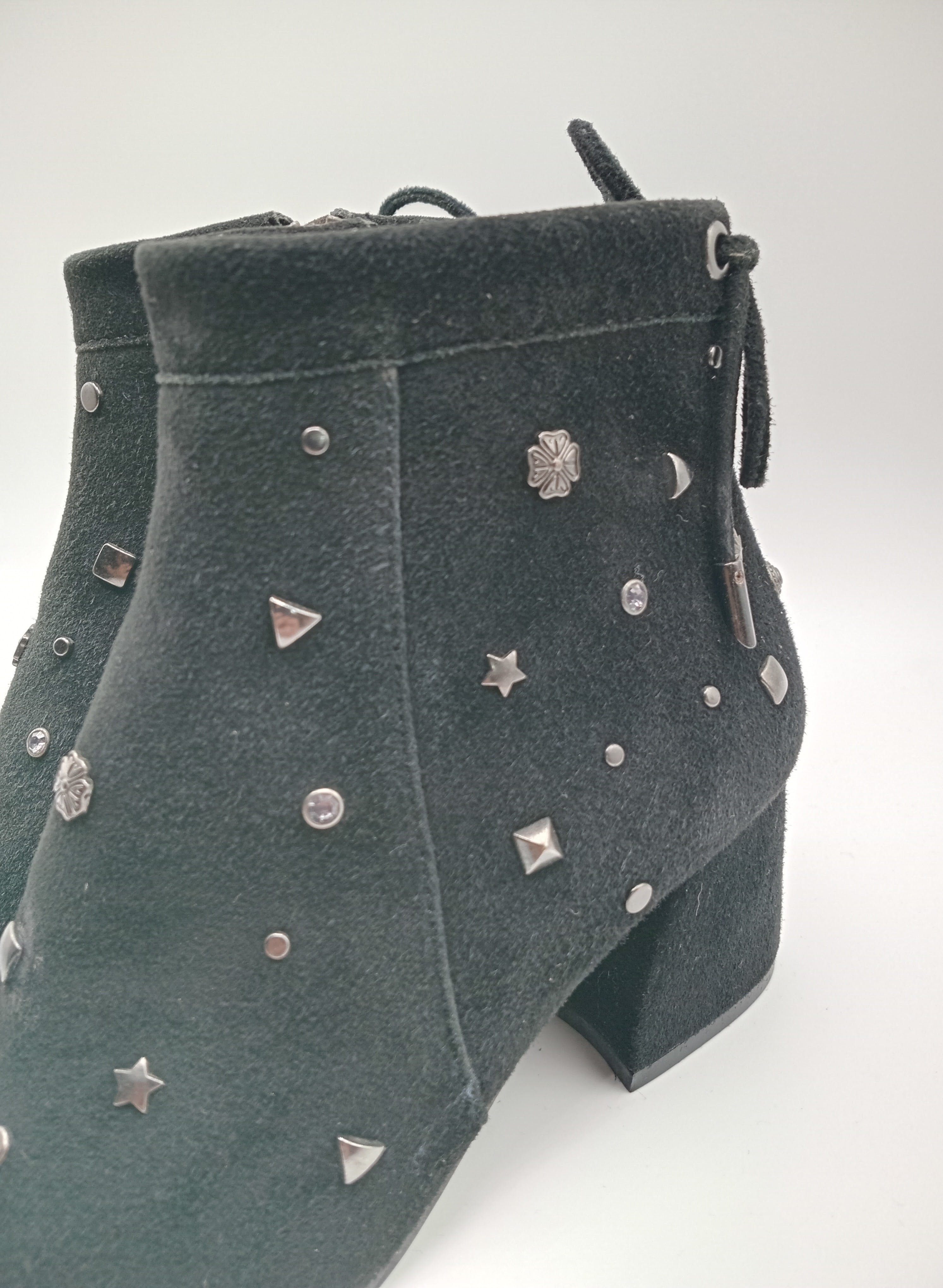 BOTA SALTO BRUNO PREMI PRETO COURO TAXAS LAÇO BICUDO ZIPER