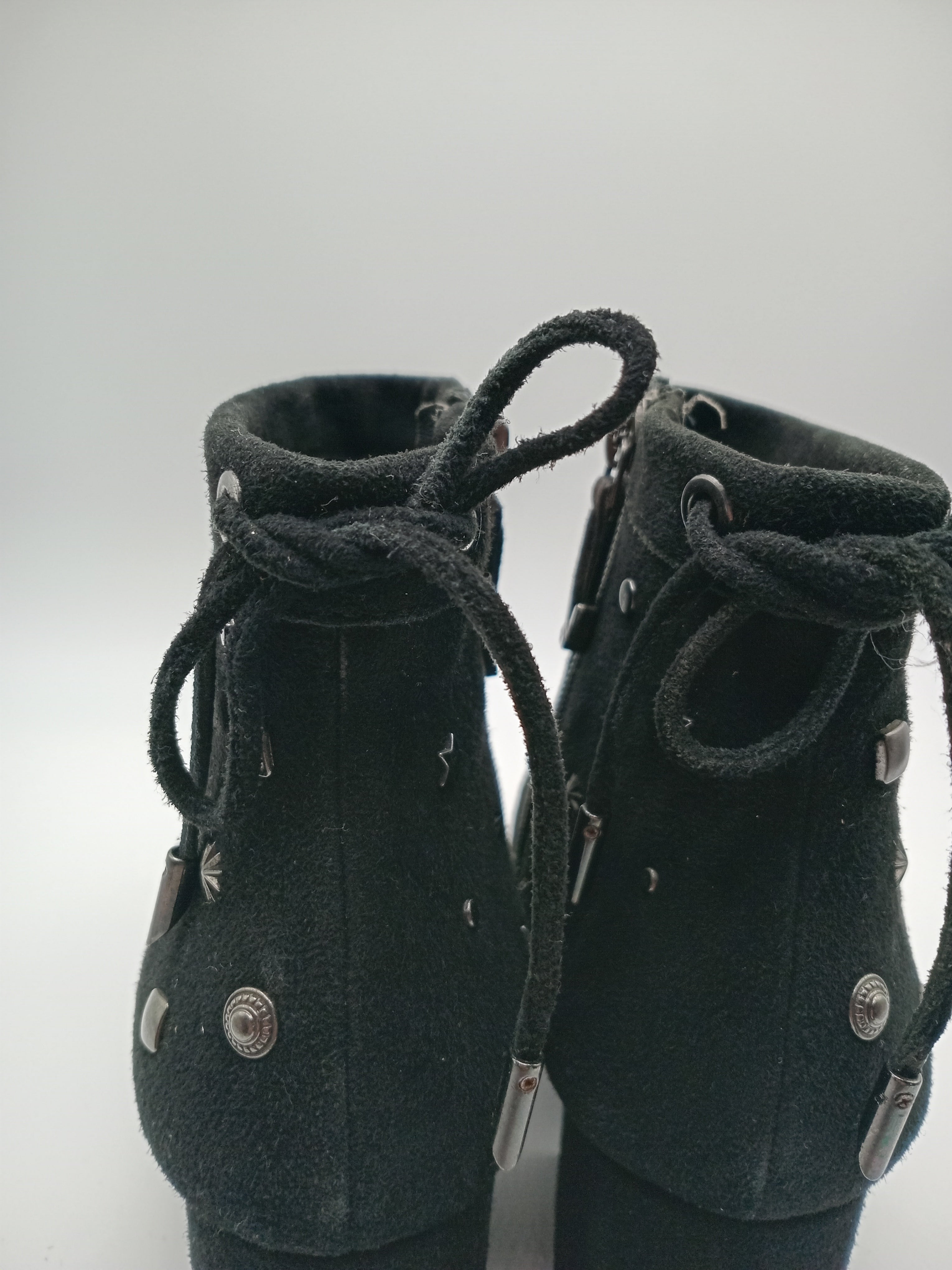 BOTA SALTO BRUNO PREMI PRETO COURO TAXAS LAÇO BICUDO ZIPER