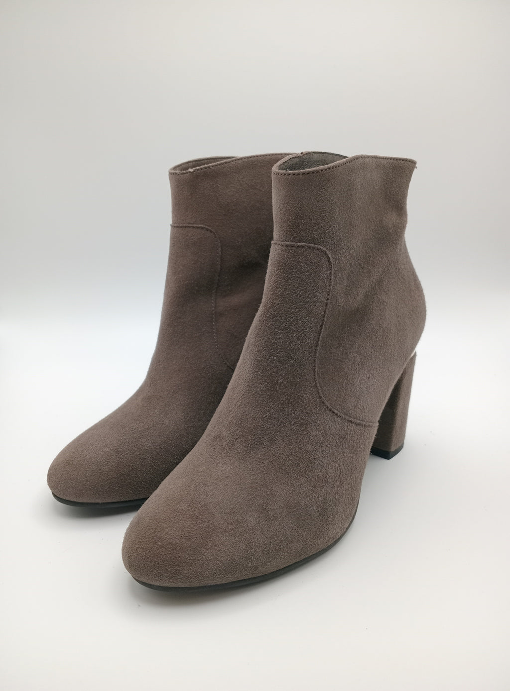 BOTA SALTO IN•NOVE CINZA COURO APLICAÇÃO METALICO ZIPER
