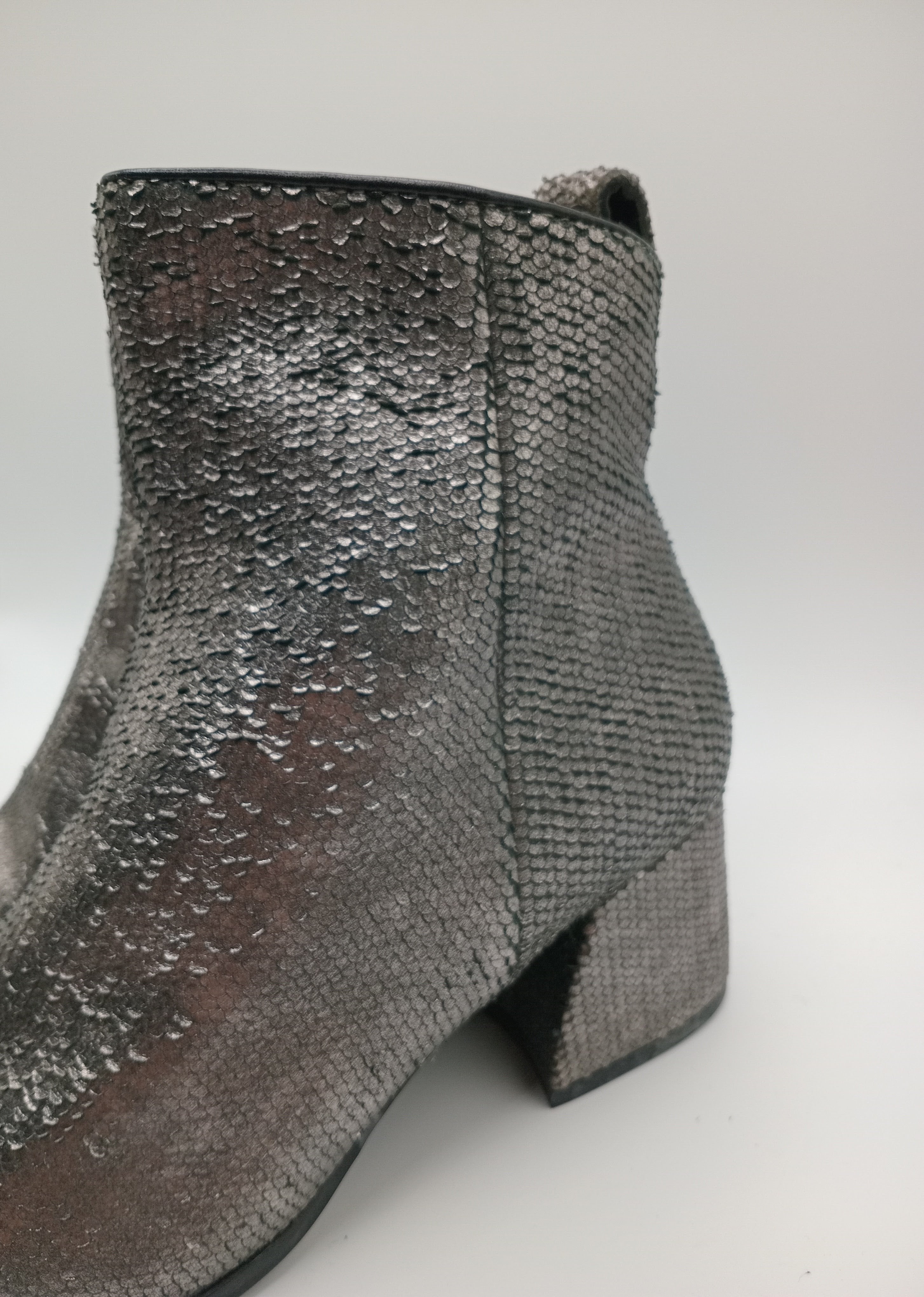 BOTA SALTO BRUNO PREMI PRATA COURO COBRA BICUDO ZIPER