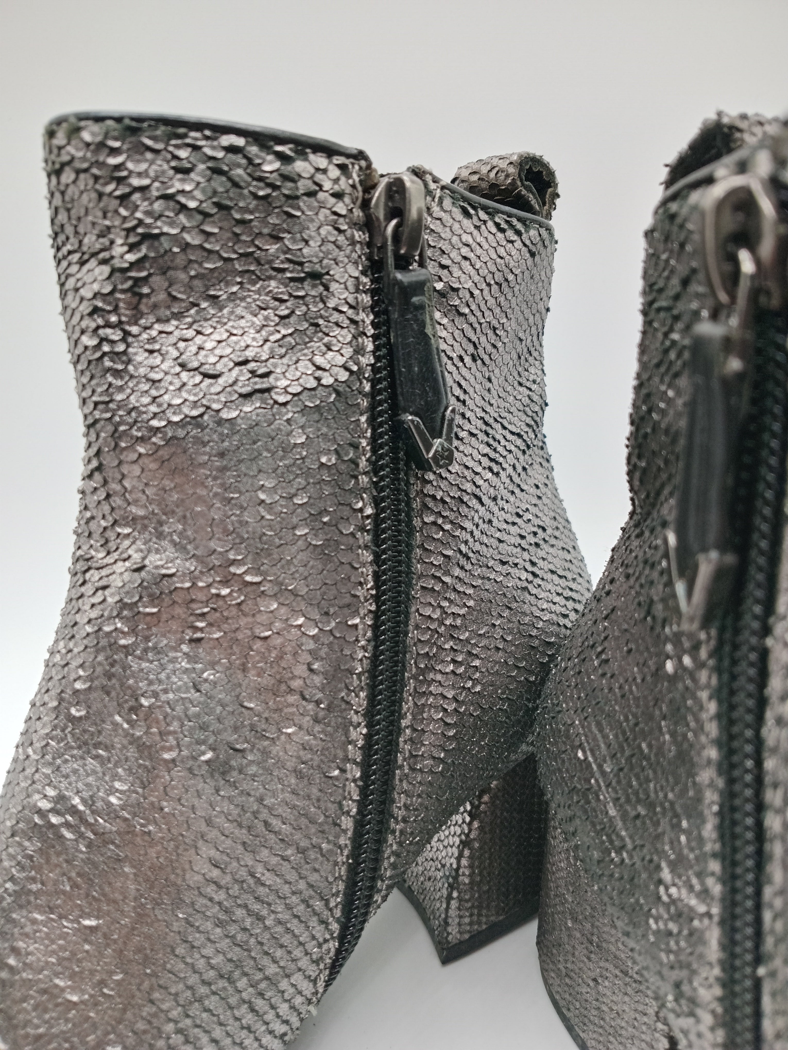 BOTA SALTO BRUNO PREMI PRATA COURO COBRA BICUDO ZIPER