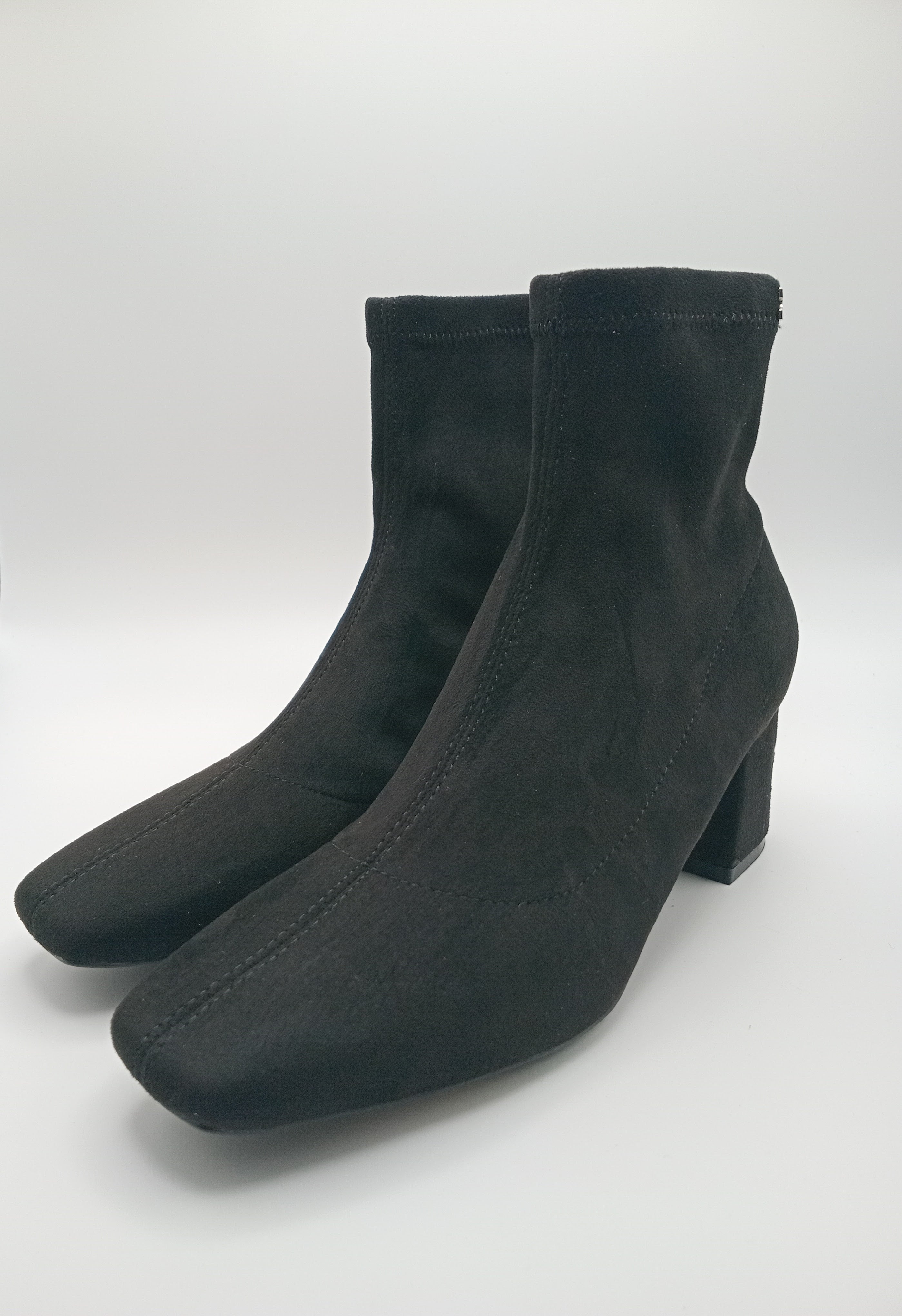 BOTA QUADRADA GIOSEPPO PRETO TECIDO VELUDO LISO