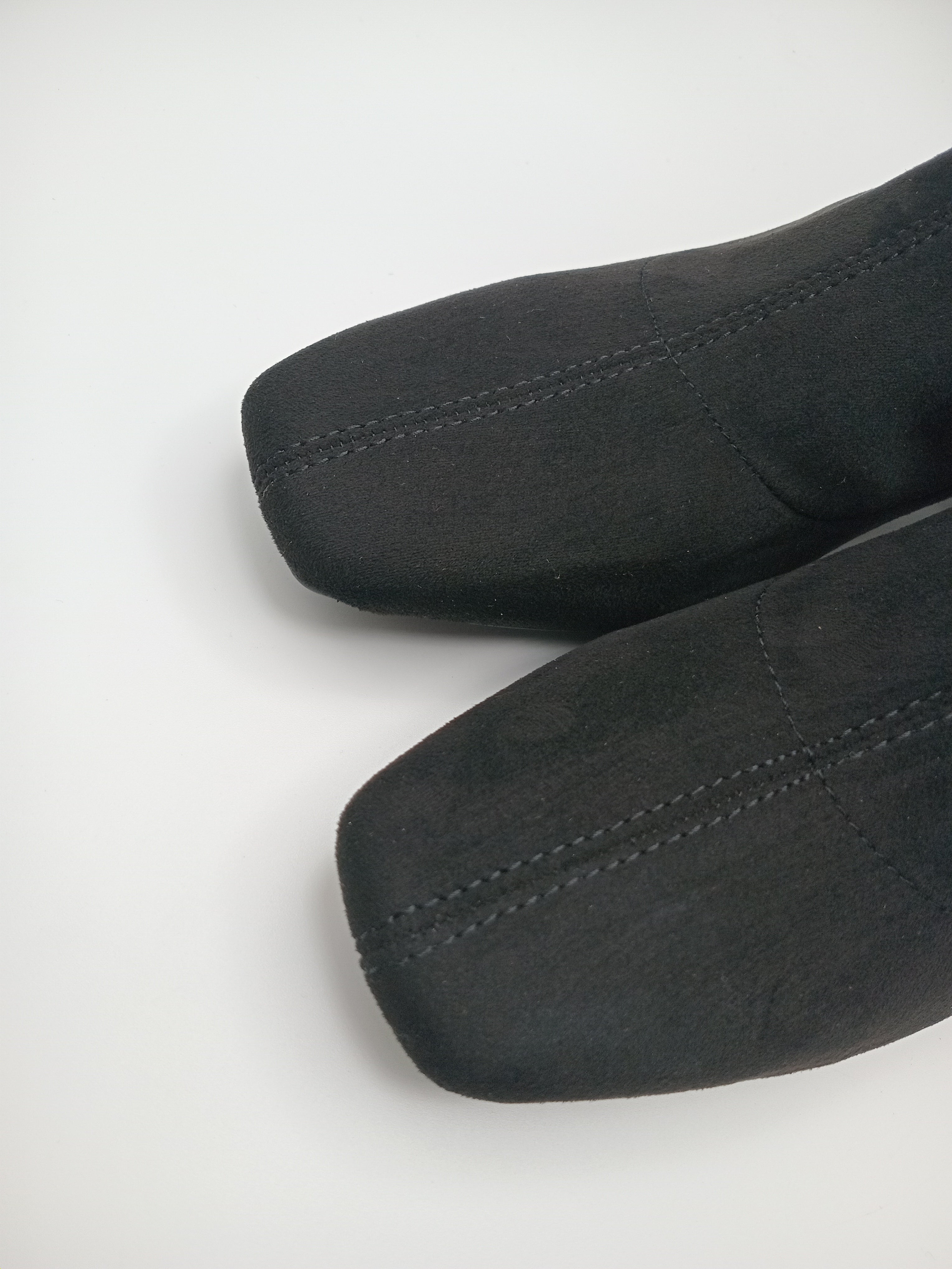 BOTA QUADRADA GIOSEPPO PRETO TECIDO VELUDO LISO