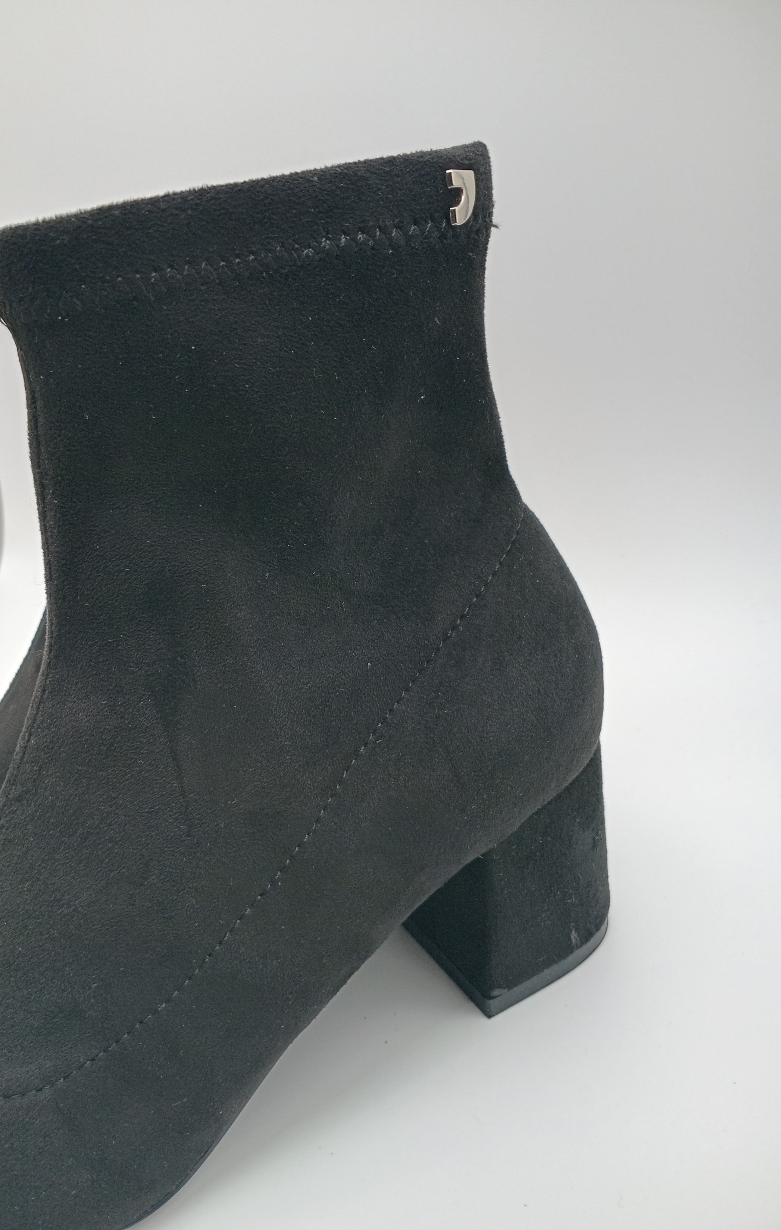 BOTA QUADRADA GIOSEPPO PRETO TECIDO VELUDO LISO