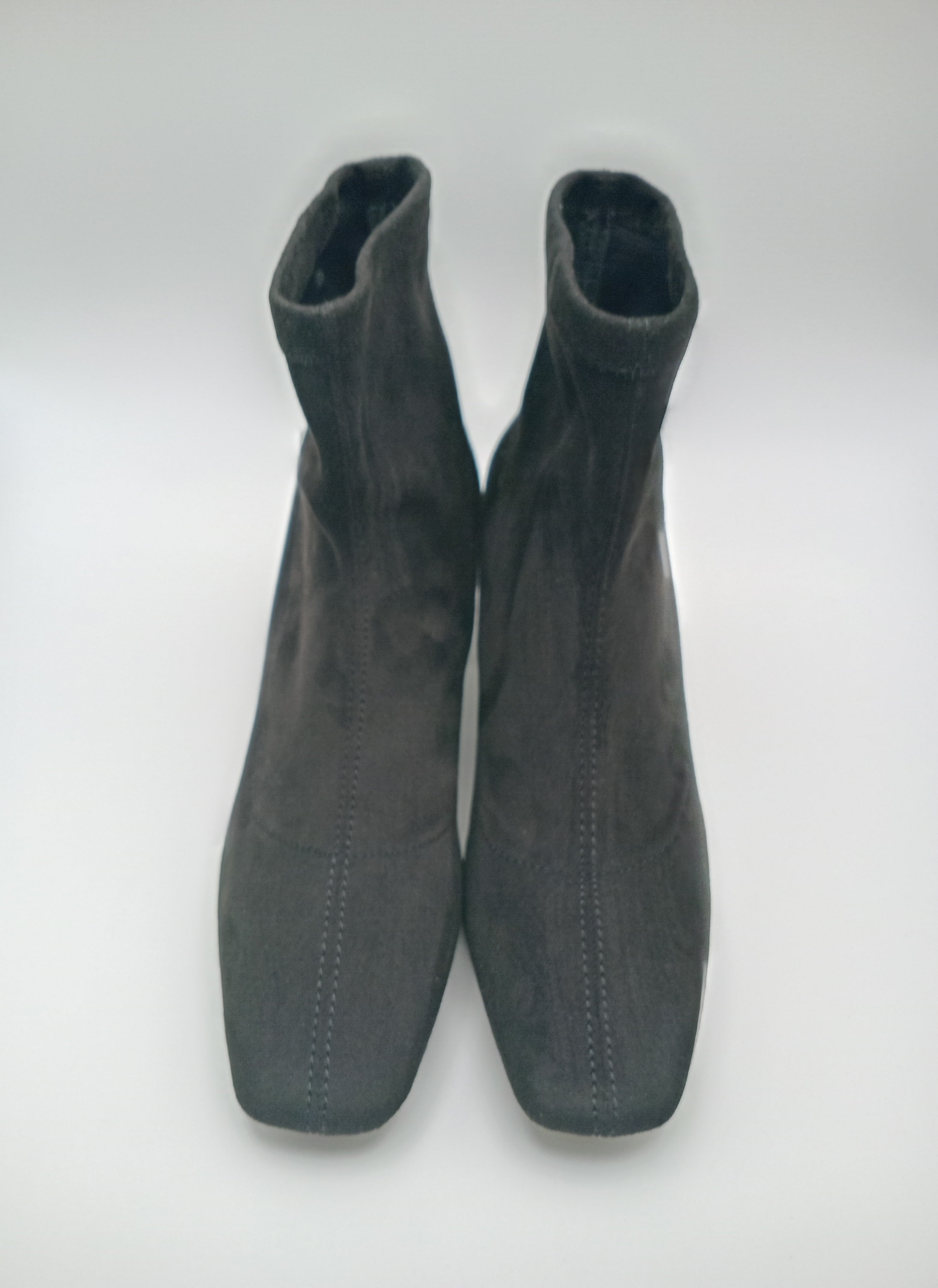 BOTA QUADRADA GIOSEPPO PRETO TECIDO VELUDO LISO