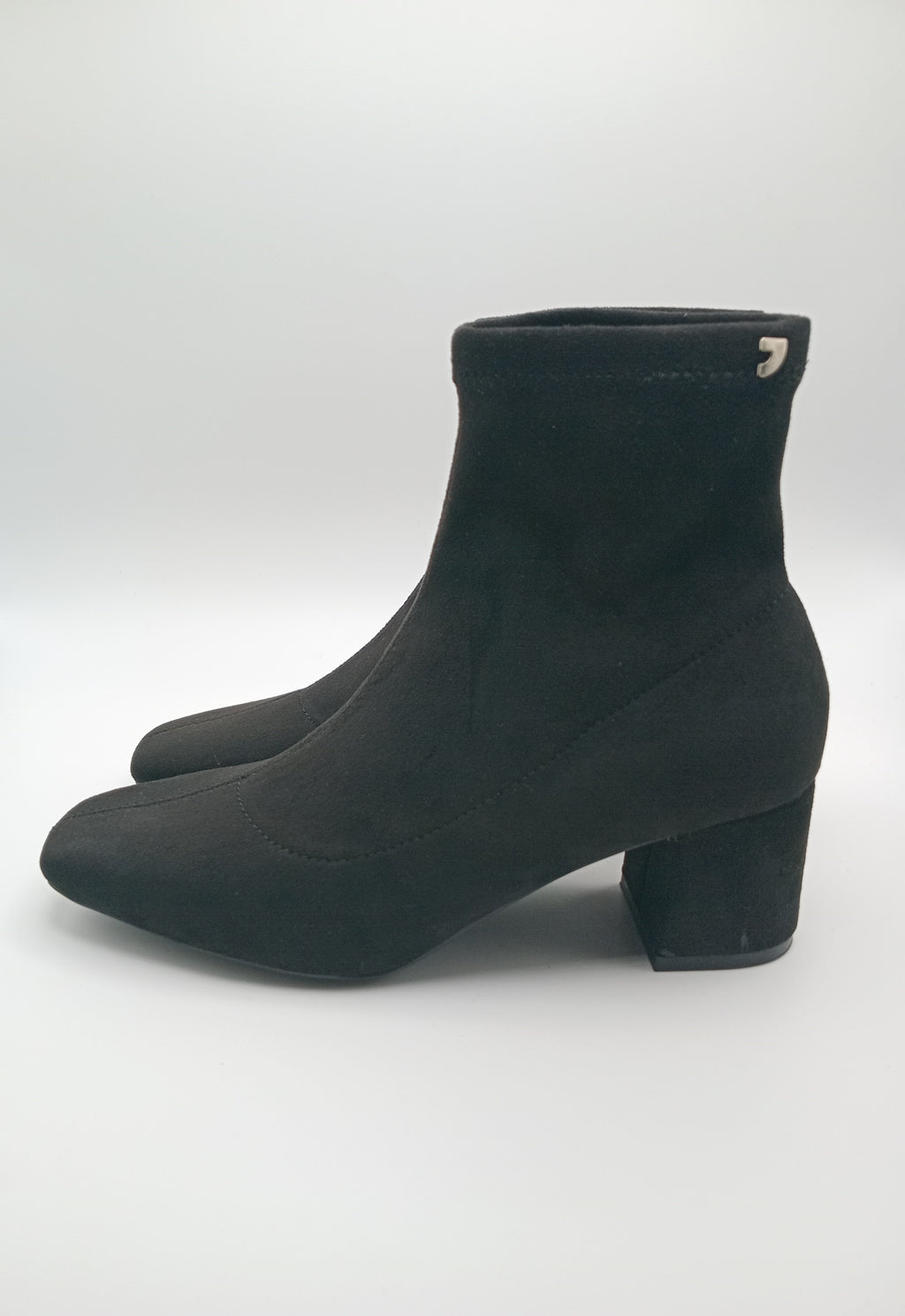 BOTA QUADRADA GIOSEPPO PRETO TECIDO VELUDO LISO