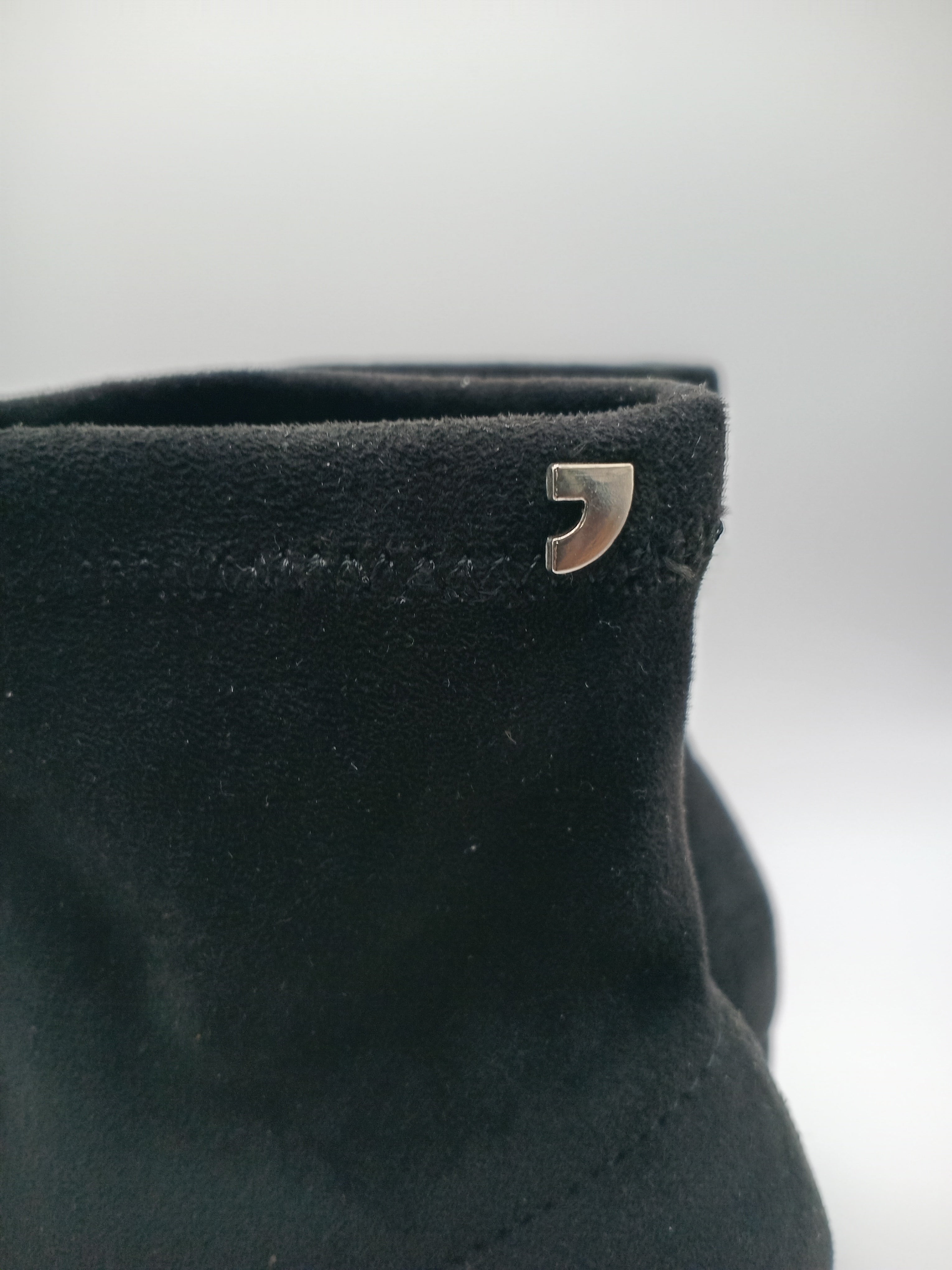 BOTA QUADRADA GIOSEPPO PRETO TECIDO VELUDO LISO