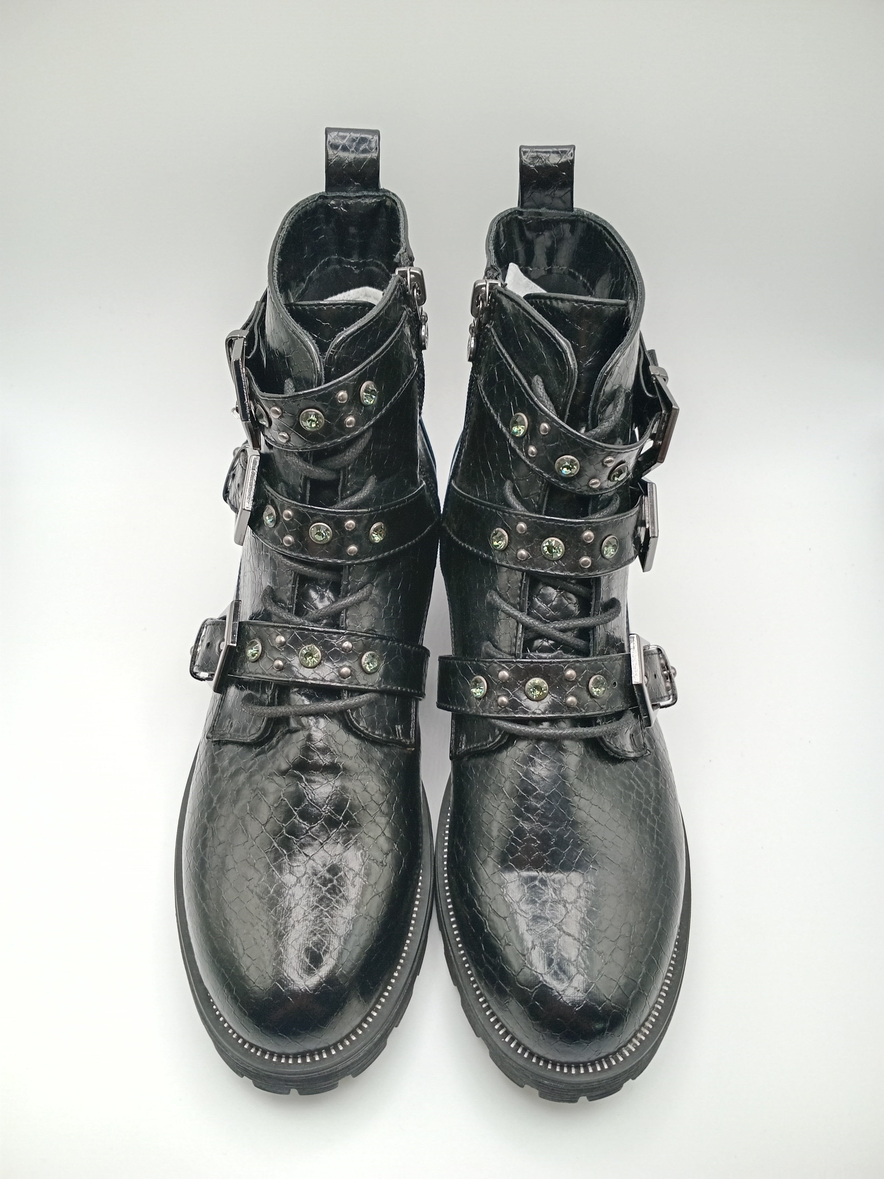 BOTA COTURNO MARIAMAKE PRETO ECO PELE TAXAS PEDRAS TIRAS ZIPER