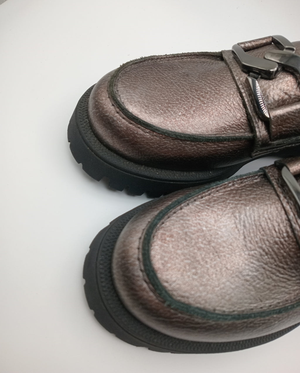 MOCASSIM TRATORADO DRAKART GOLD BRONZE COURO APLICAÇÃO PRATA TRATORADO