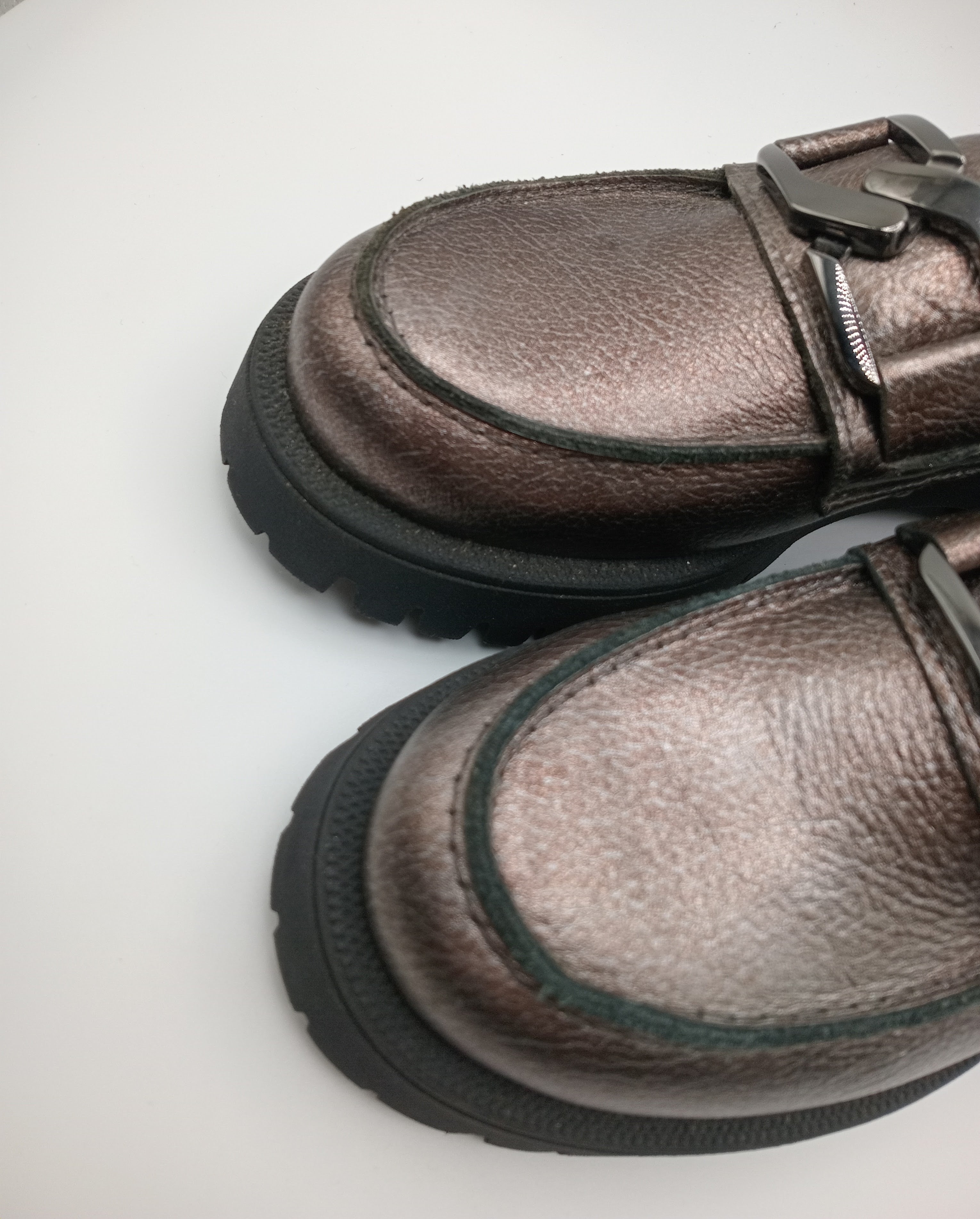 MOCASSIM TRATORADO DRAKART GOLD BRONZE COURO APLICAÇÃO PRATA TRATORADO