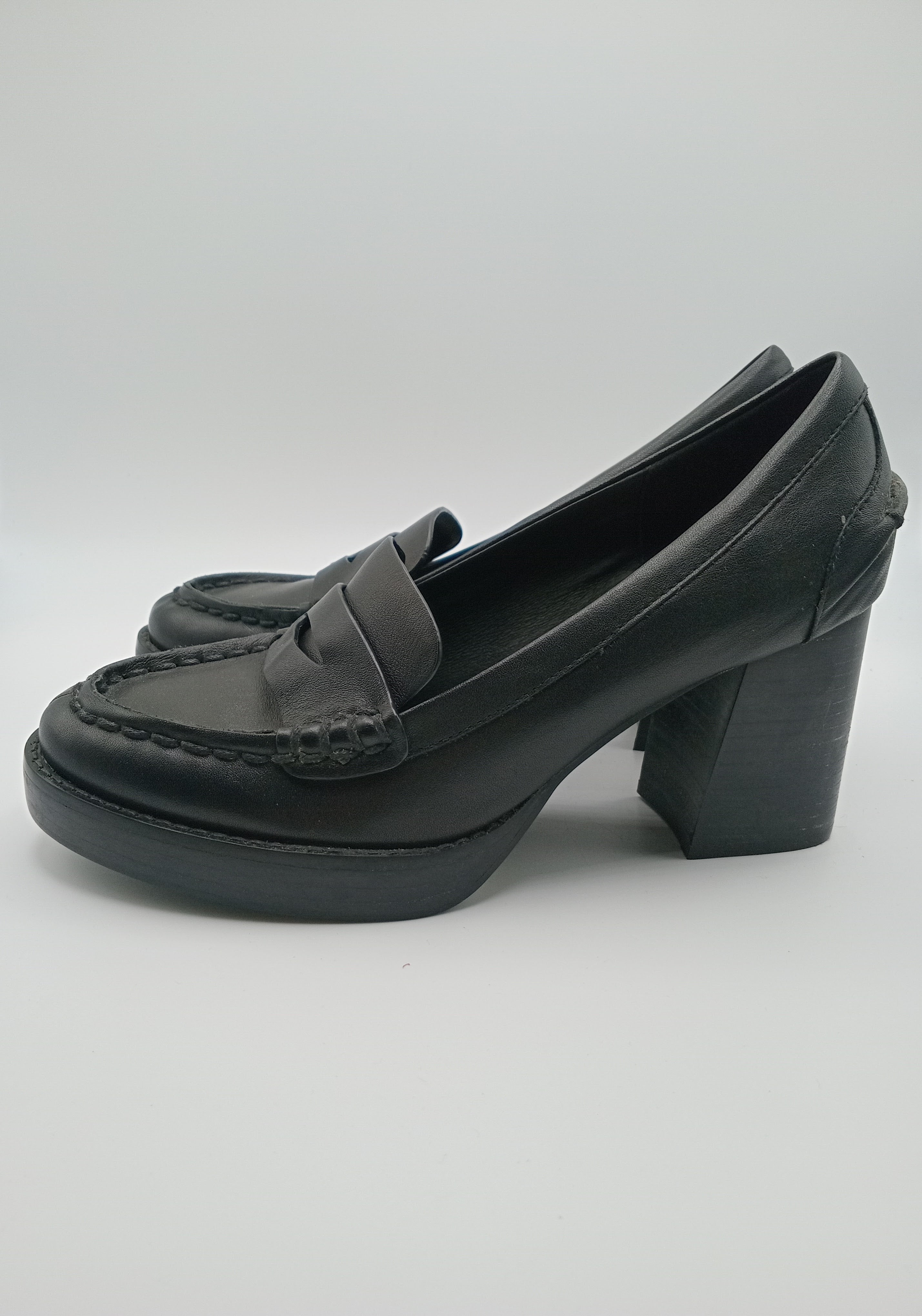 MOCASSIM SALTO BIBI LOU PRETO COURO LISO
