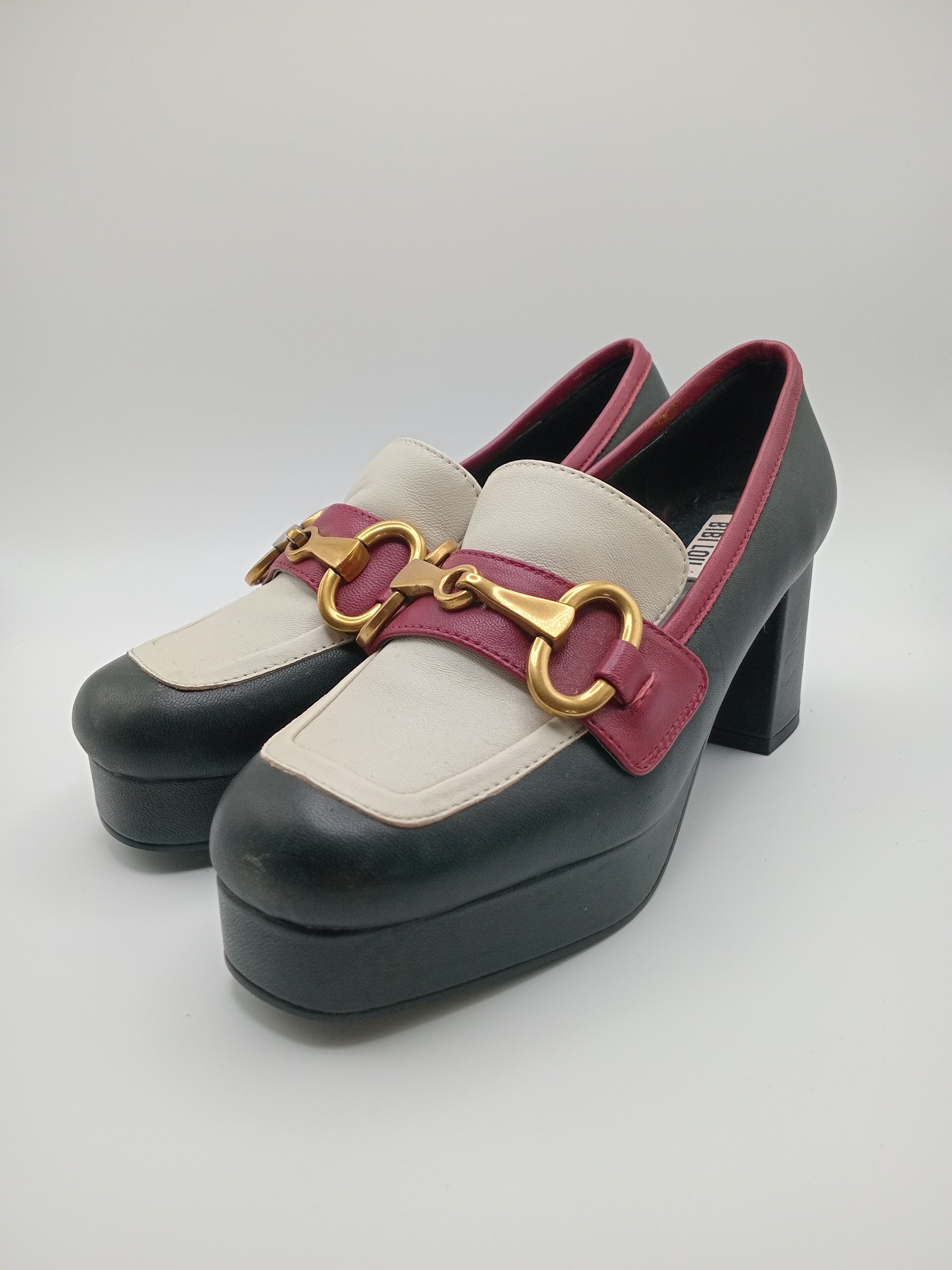 MOCASSIM SALTO BIBI LOU BRANCO PRETO VERMELHO COURO APLICAÇÃO DOURADA