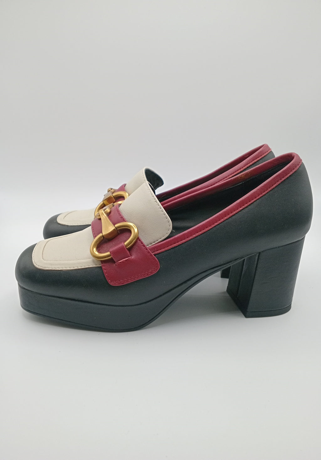 MOCASSIM SALTO BIBI LOU BRANCO PRETO VERMELHO COURO APLICAÇÃO DOURADA