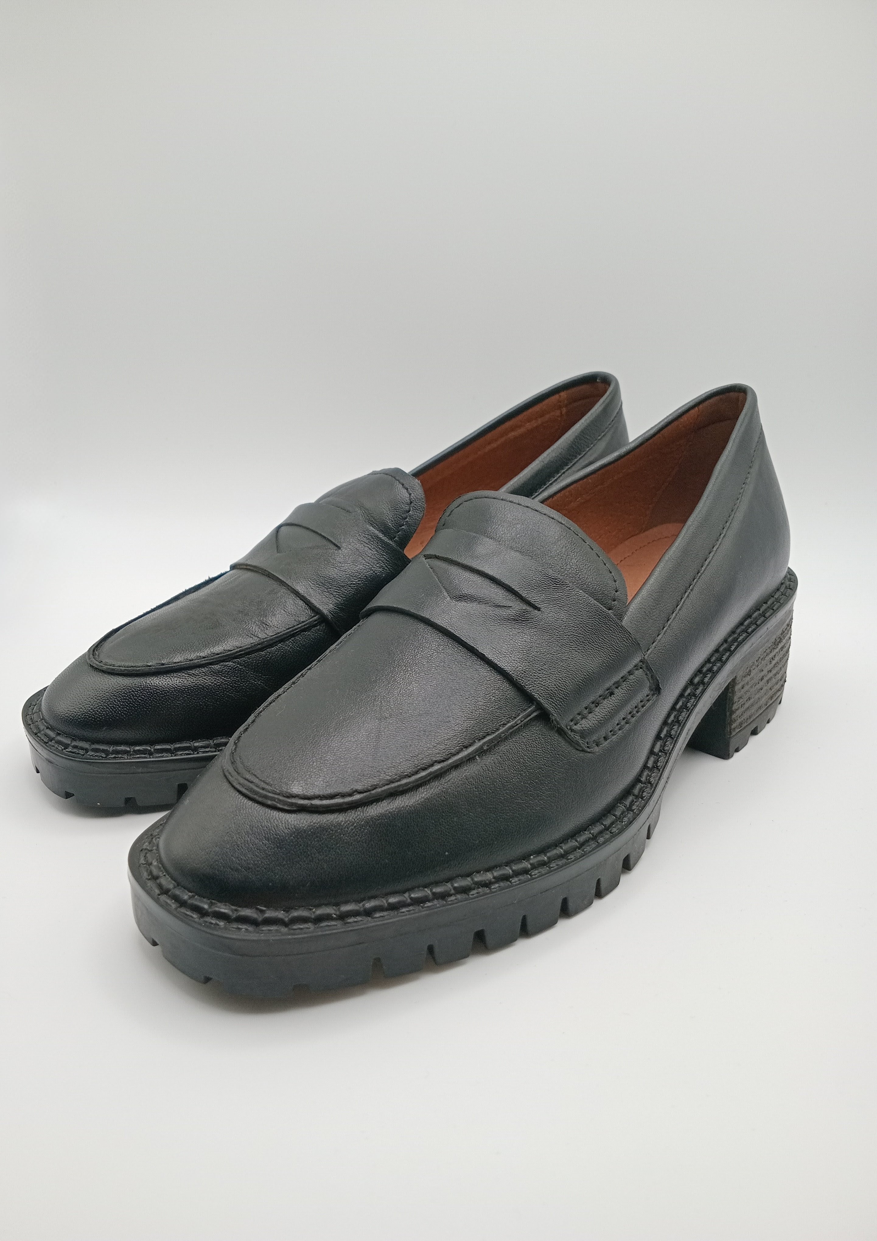 MOCASSIM TRATORADO GIOSEPPO PRETO COURO LISO