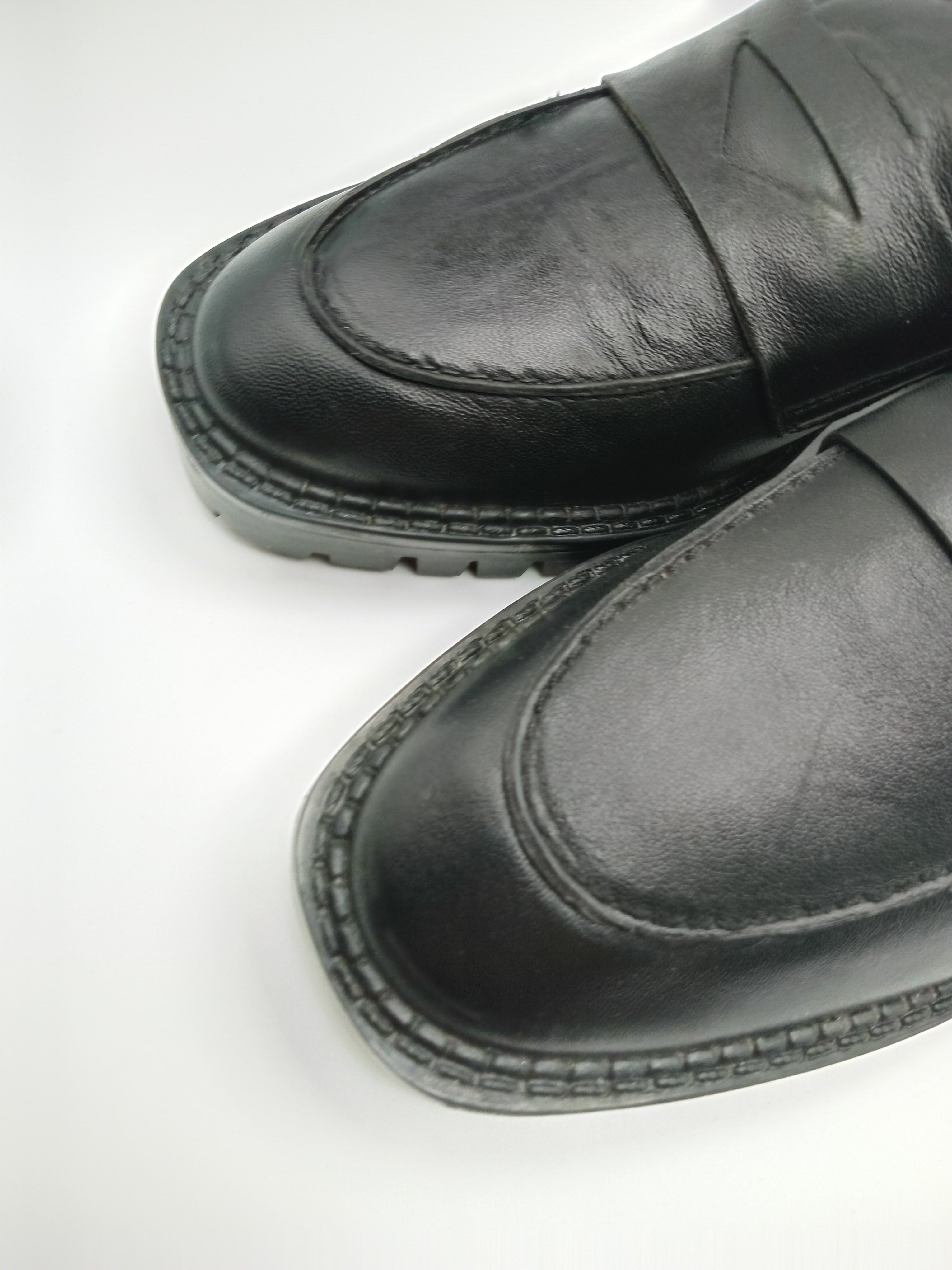 MOCASSIM TRATORADO GIOSEPPO PRETO COURO LISO