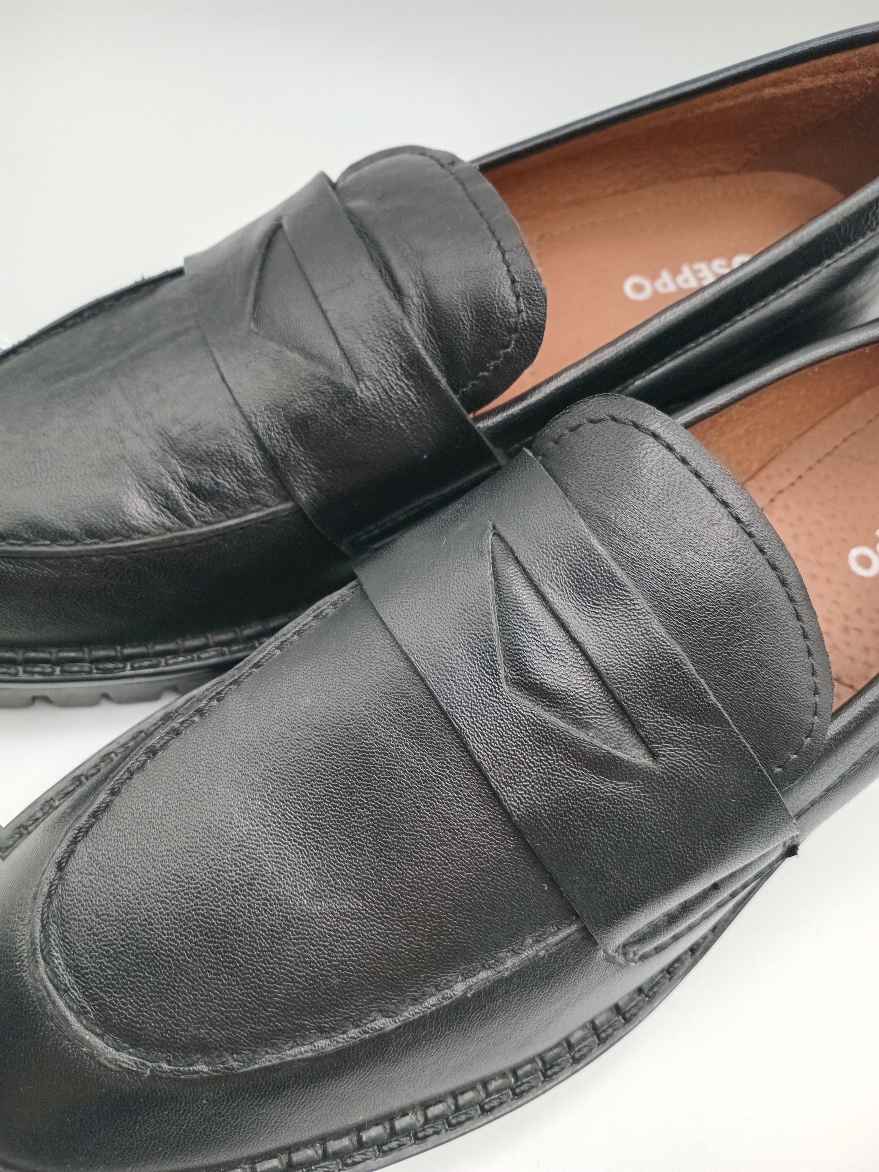 MOCASSIM TRATORADO GIOSEPPO PRETO COURO LISO