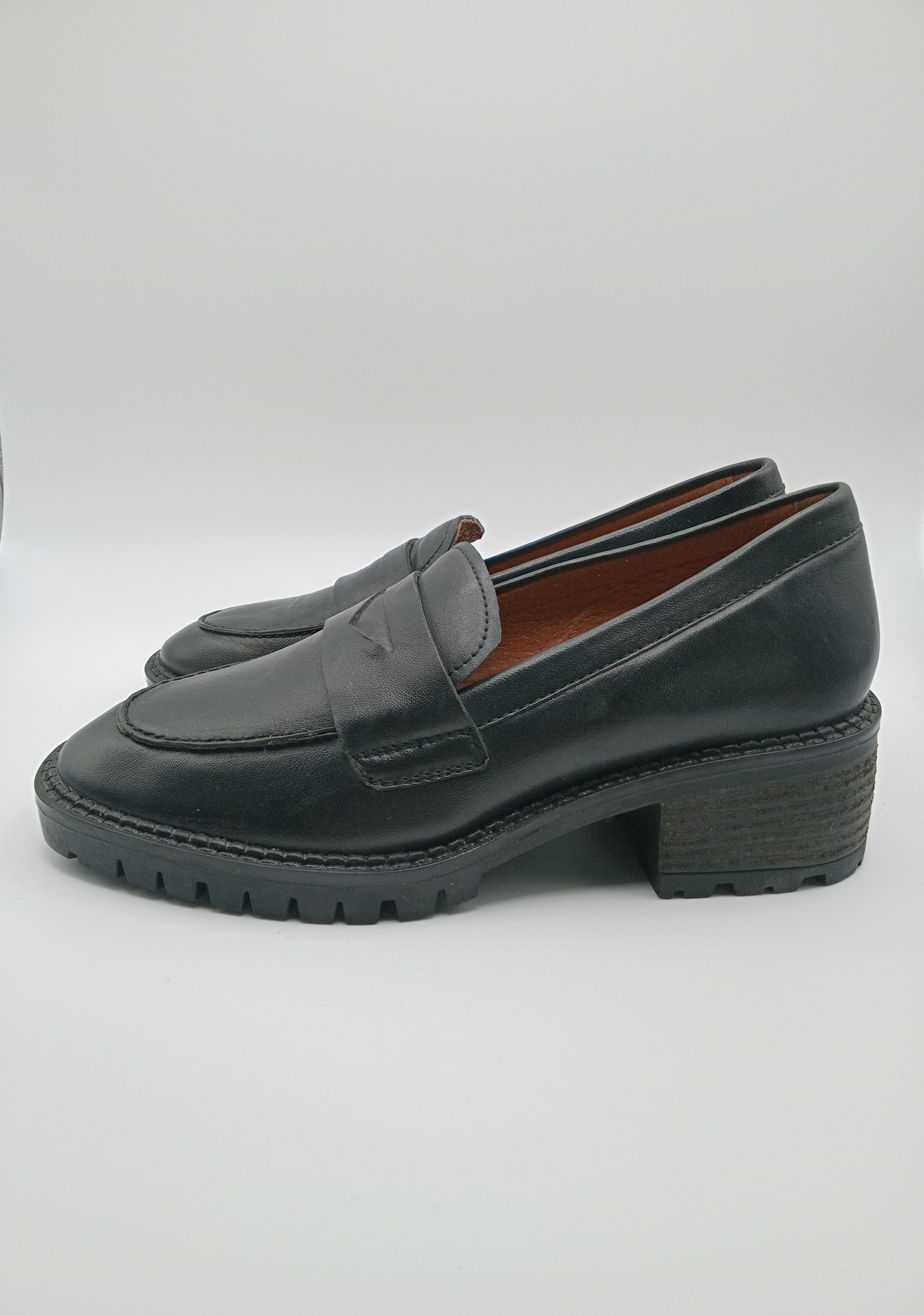 MOCASSIM TRATORADO GIOSEPPO PRETO COURO LISO