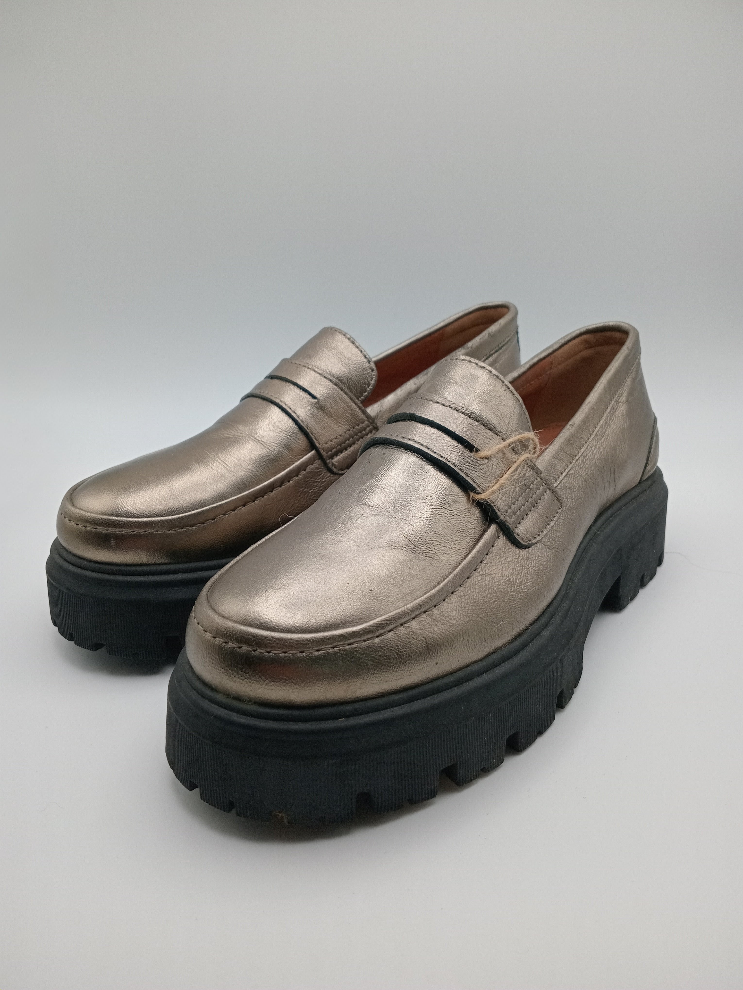 MOCASSIM TRATORADO GIOSEPPO DOURADA COURO LISO TRATORADO