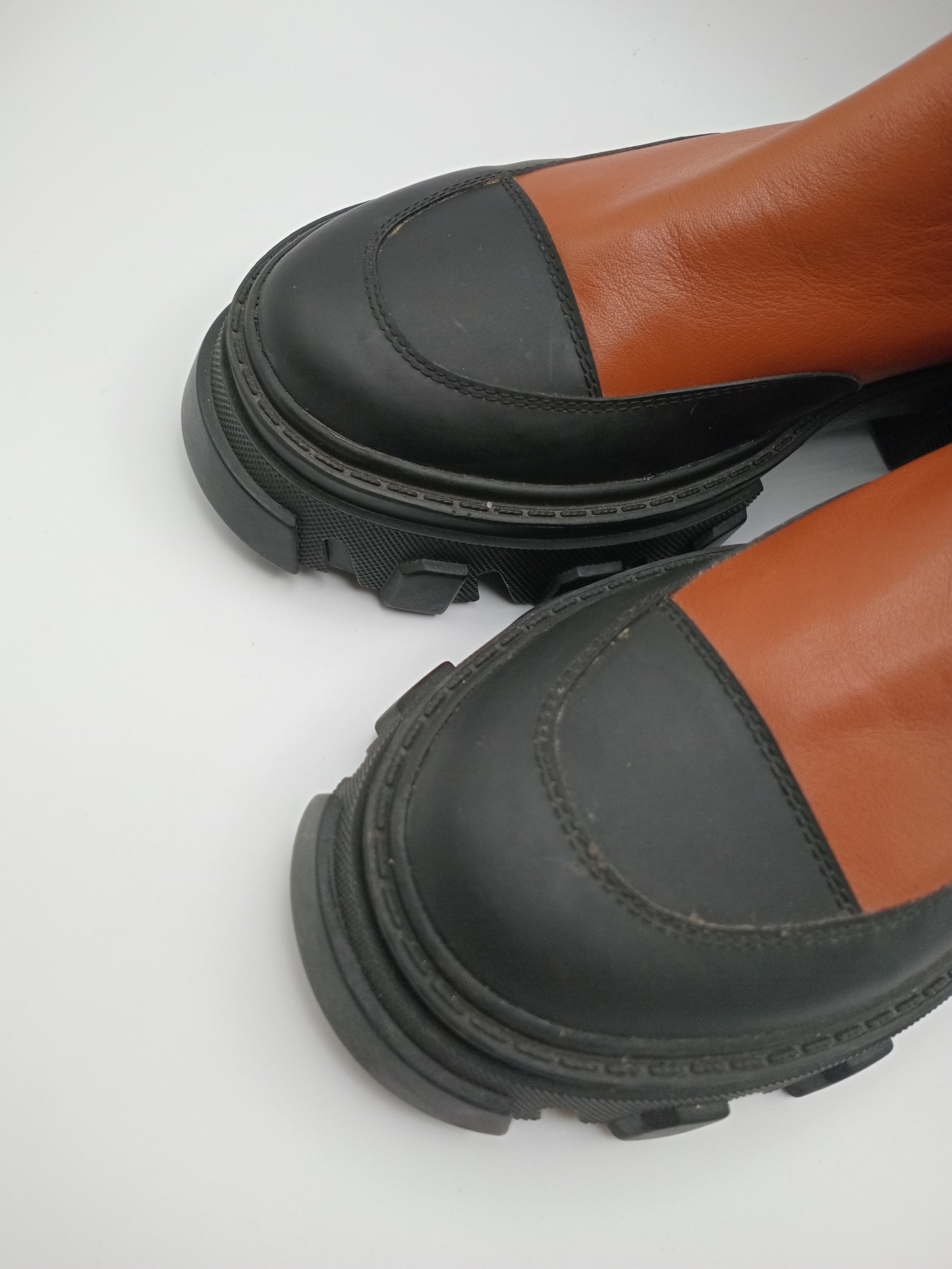 BOTA GALOCHAS BIBI LOU PRETO CASTANHO COURO LISO TRATORADO