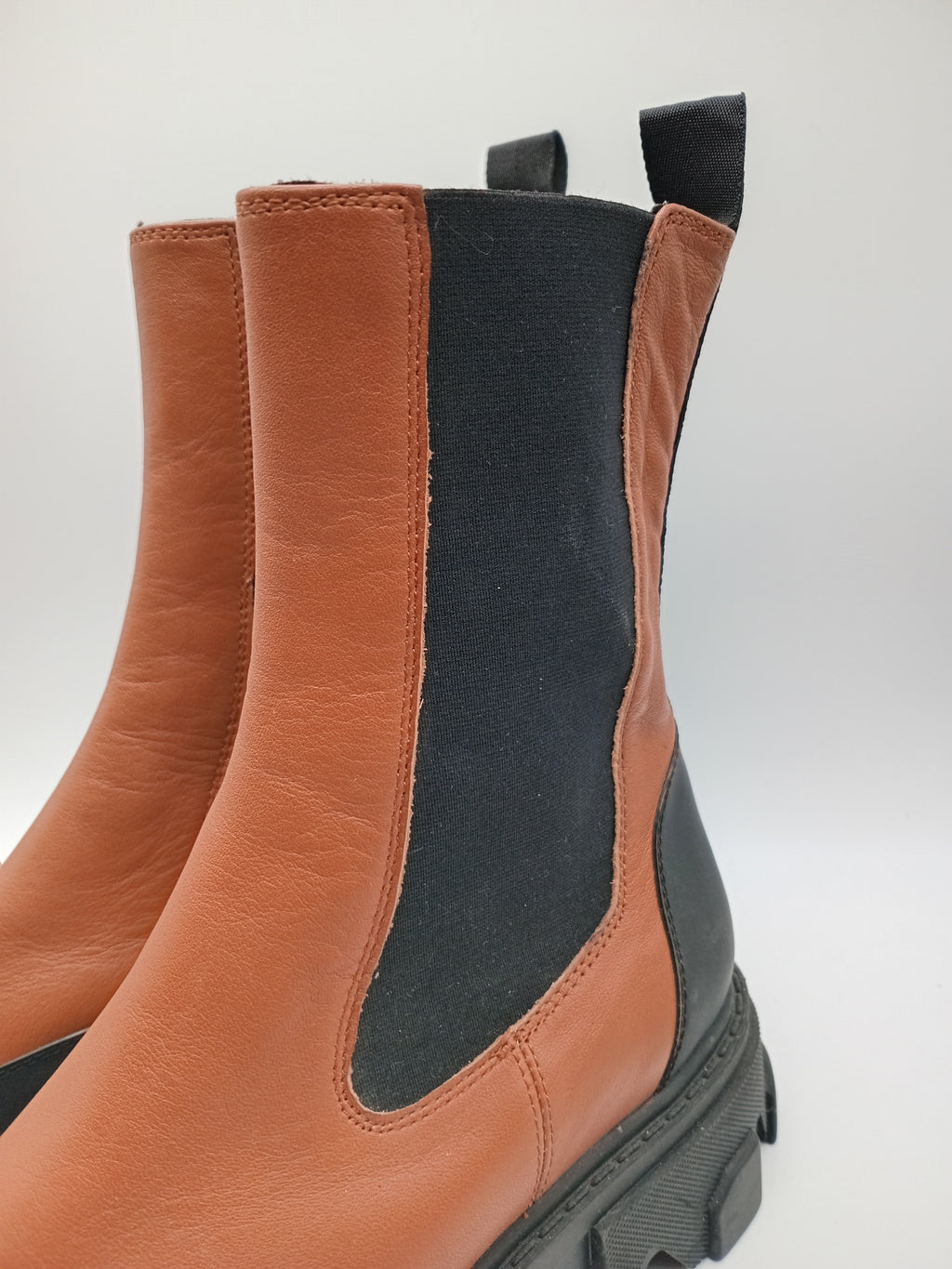 BOTA GALOCHAS BIBI LOU PRETO CASTANHO COURO LISO TRATORADO