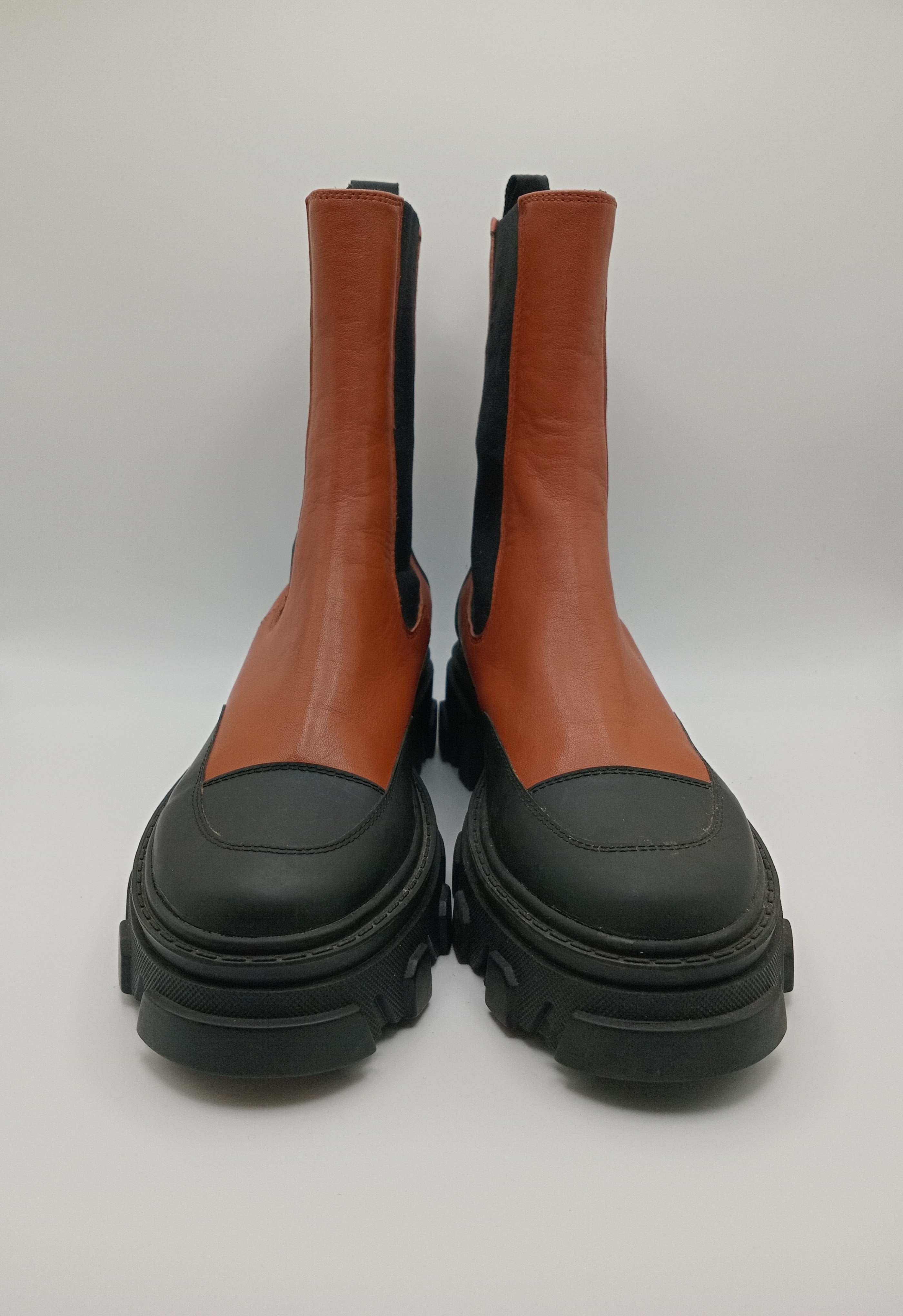 BOTA GALOCHAS BIBI LOU PRETO CASTANHO COURO LISO TRATORADO