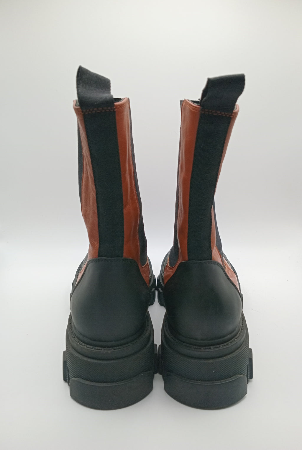 BOTA GALOCHAS BIBI LOU PRETO CASTANHO COURO LISO TRATORADO