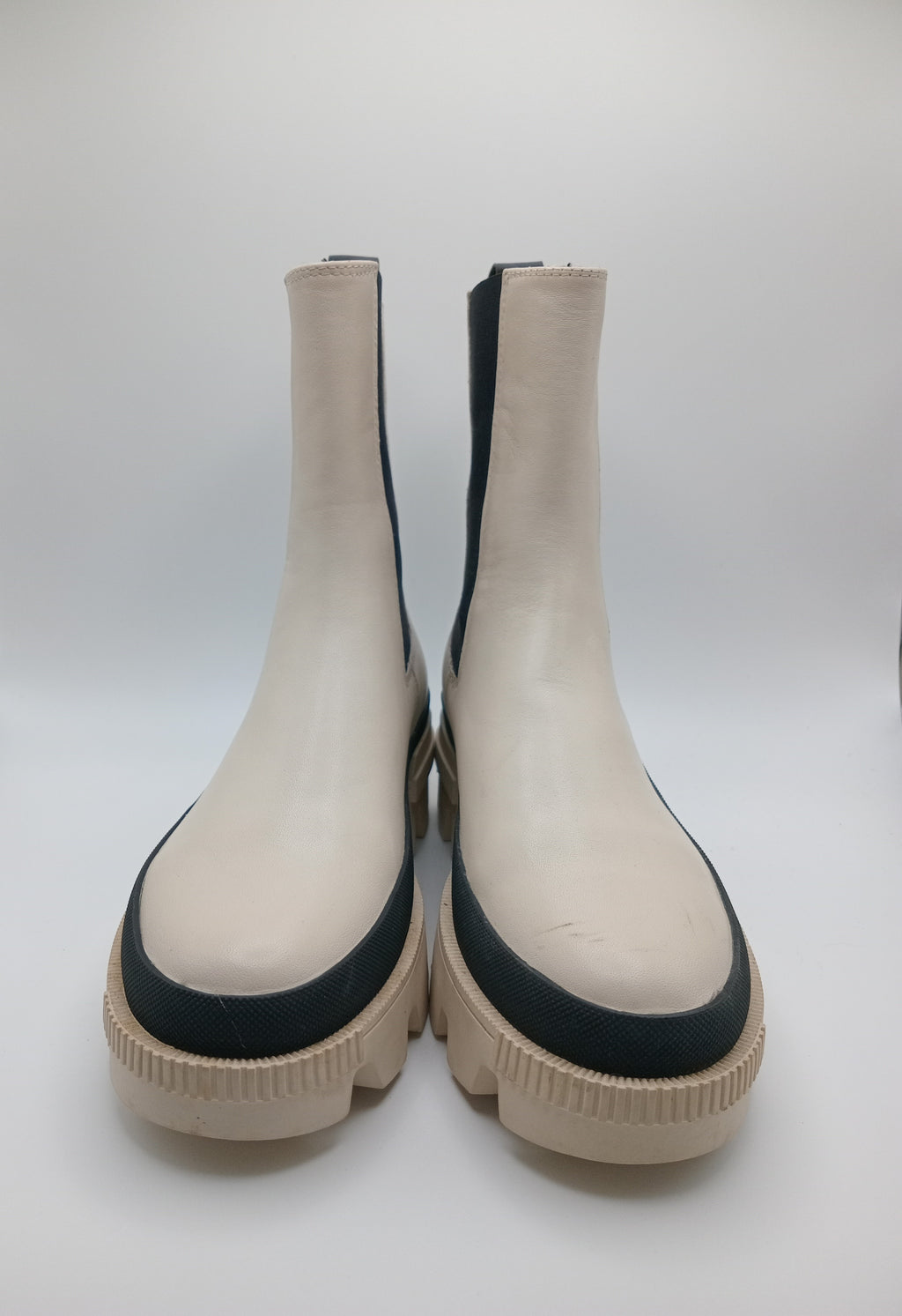 BOTA GALOCHAS BIBI LOU PRETO BRANCO COURO LISO TRATORADO