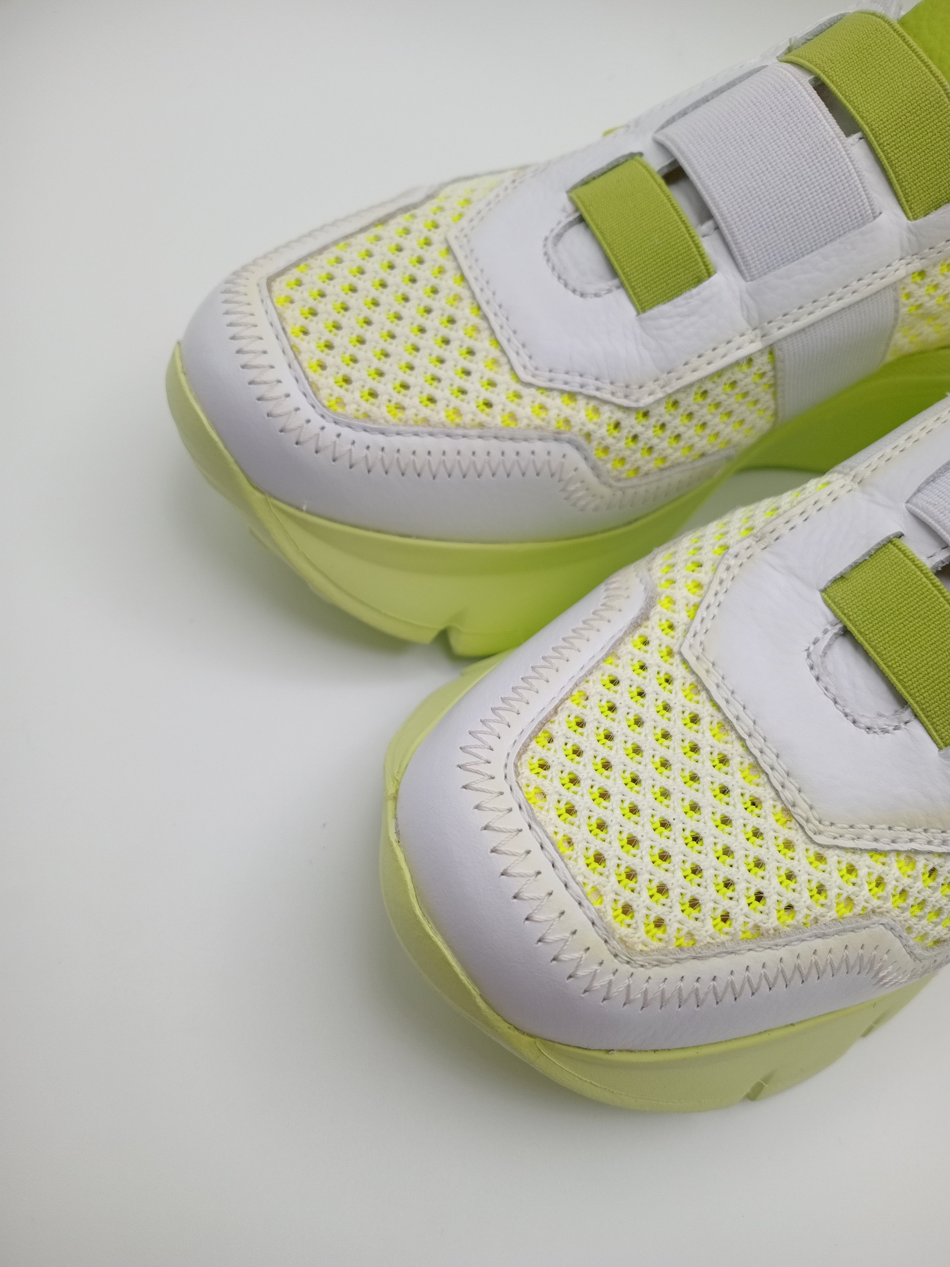 Sapatilhas Hispanitas Mulher Branco e Verde Limão Lima Neon; Ténis de Plataforma Casual em Pele com Malha Respirável; Calçado Confortável Sem Atacadores