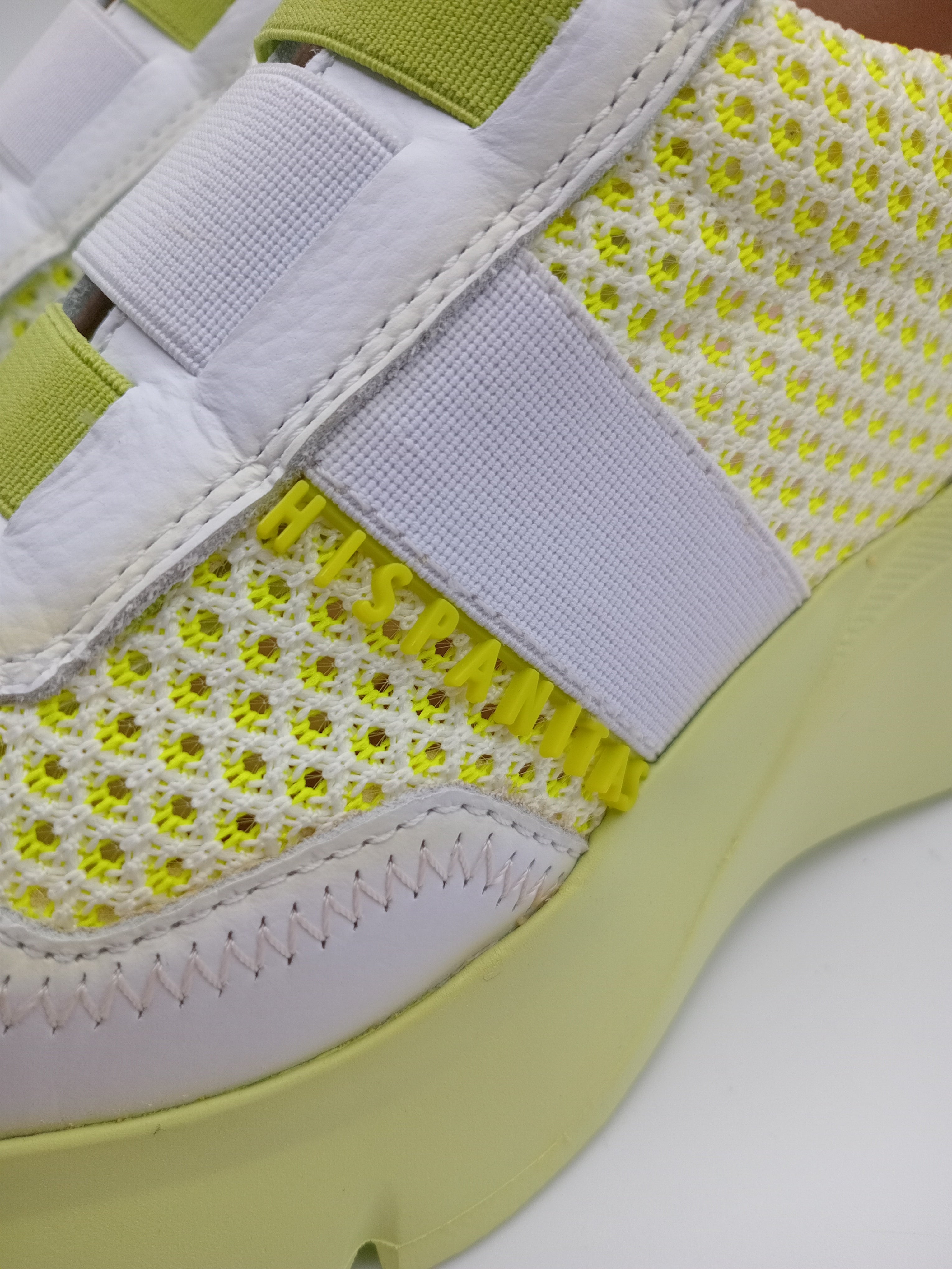 Sapatilhas Hispanitas Mulher Branco e Verde Limão Lima Neon; Ténis de Plataforma Casual em Pele com Malha Respirável; Calçado Confortável Sem Atacadores