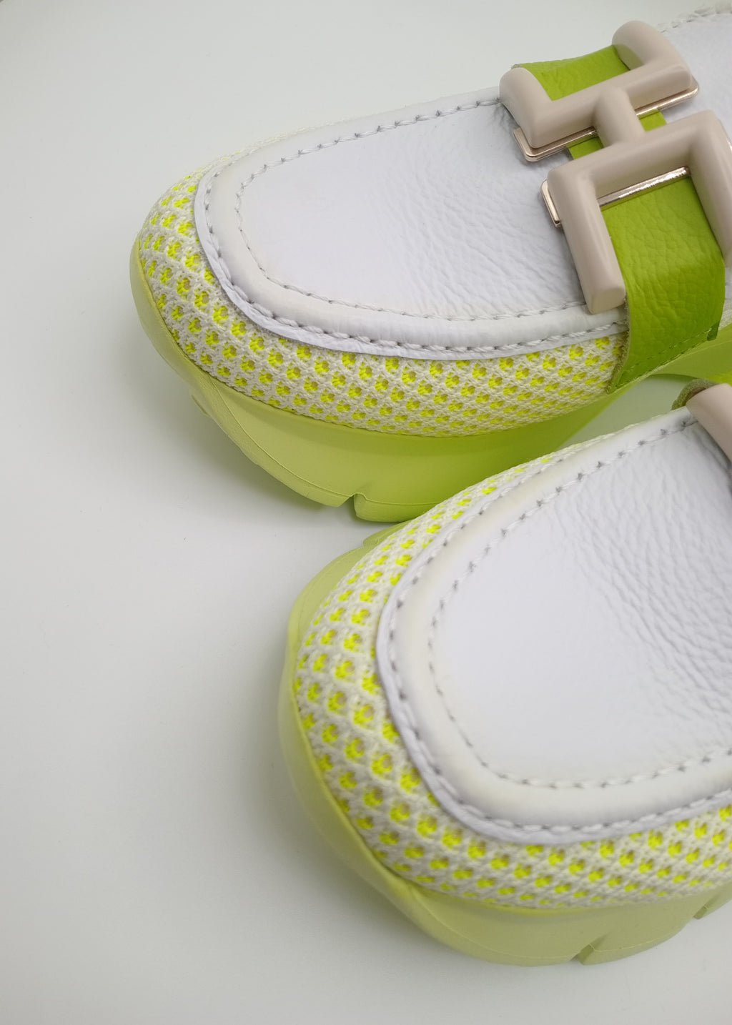 Mocassim Hispanitas Mulher Branco e Verde Lima; Sapatos Mocassins Desportivos de Plataforma em Pele com Malha Respirável e Fivela Confortáveis