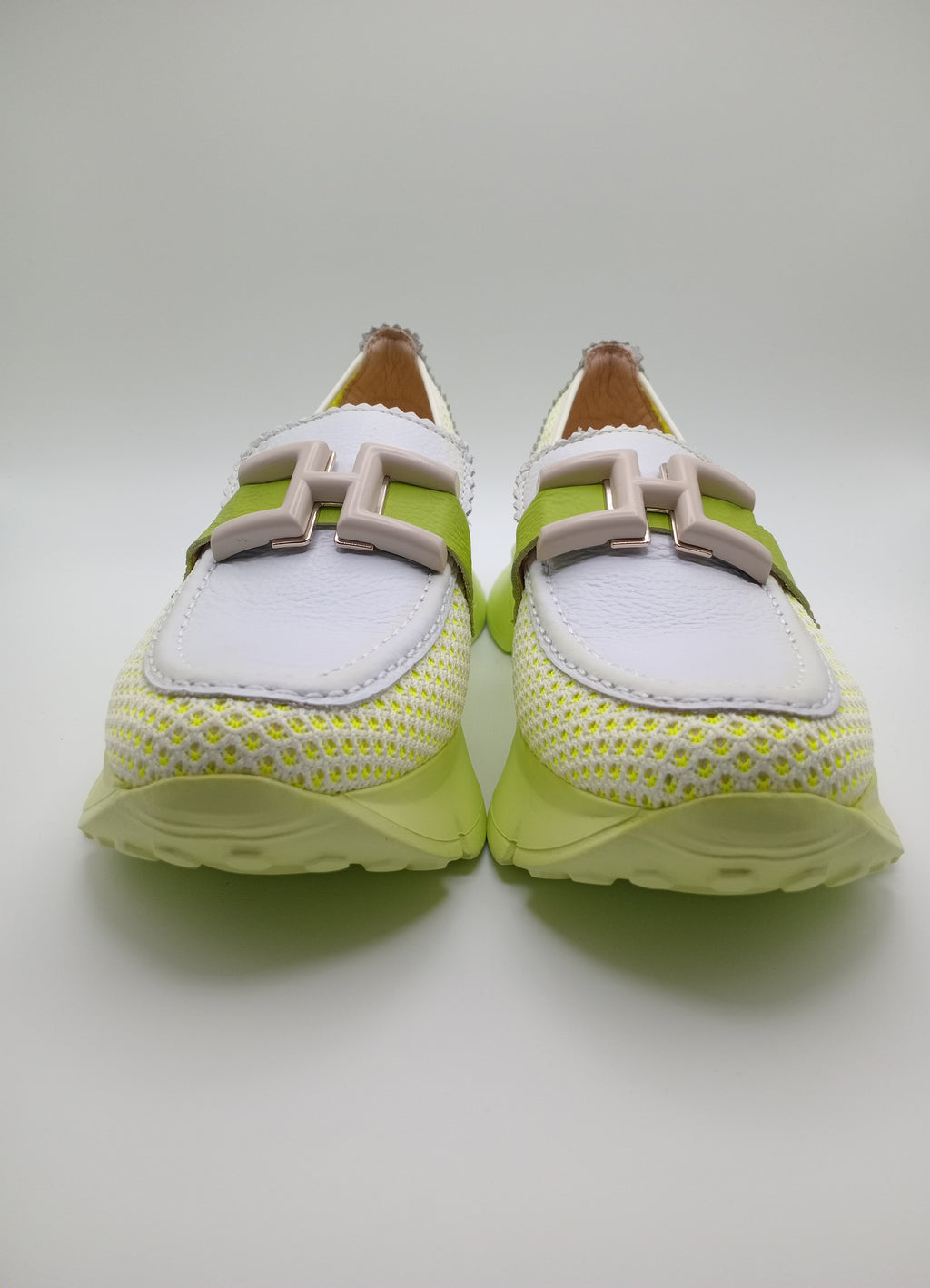 Mocassim Hispanitas Mulher Branco e Verde Lima; Sapatos Mocassins Desportivos de Plataforma em Pele com Malha Respirável e Fivela Confortáveis