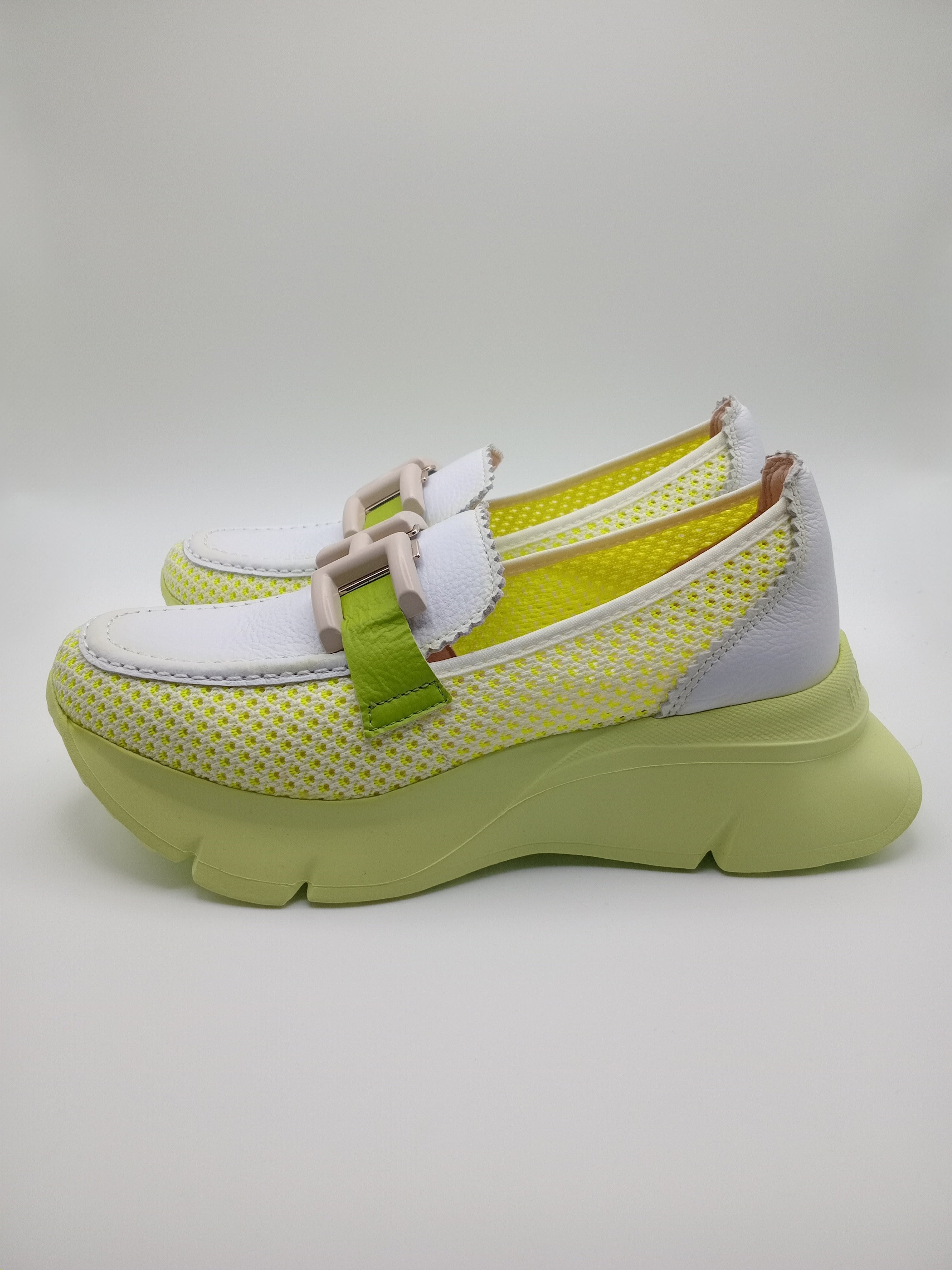 Mocassim Hispanitas Mulher Branco e Verde Lima; Sapatos Mocassins Desportivos de Plataforma em Pele com Malha Respirável e Fivela Confortáveis