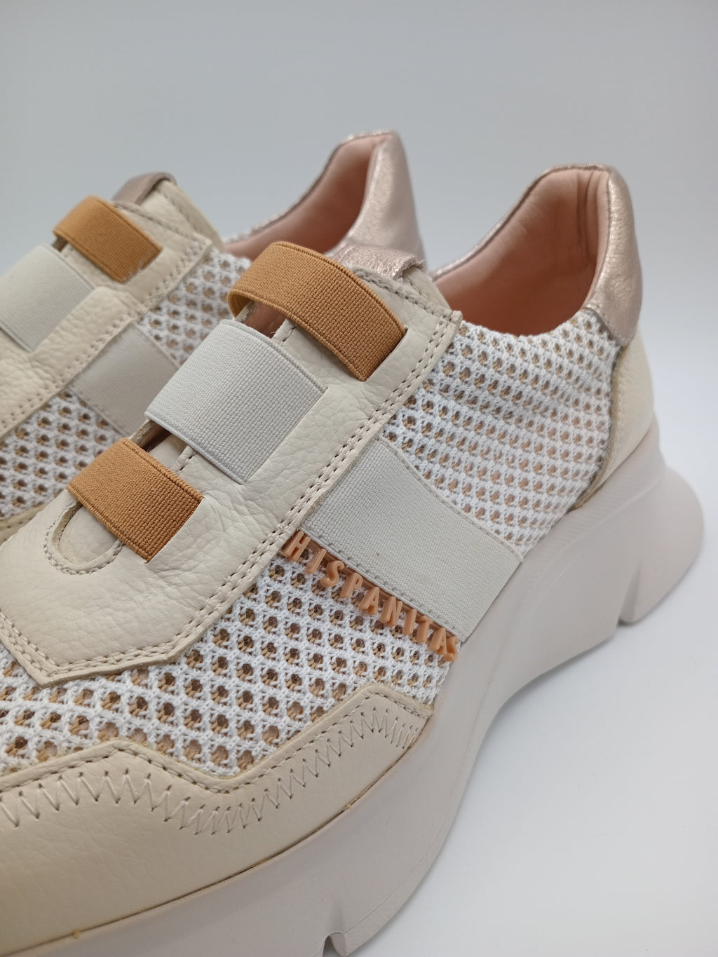 Sapatilhas Hispanitas Mulher Bege e Rose Gold; Ténis de Plataforma Casual em Pele com Malha Respirável; Calçado Confortável Sem Atacadores tiras Castanho Camel