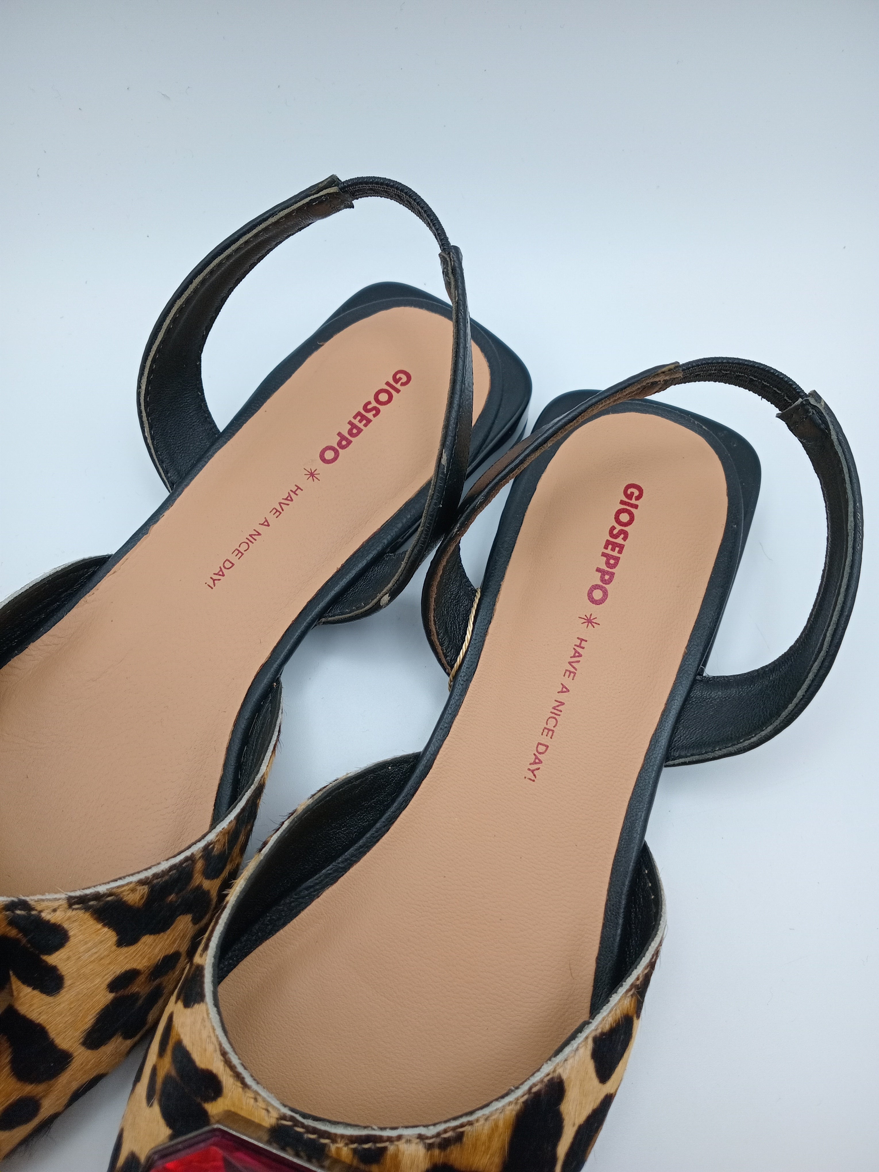 SABRINA MULLET GIOSEPPO ONÇA ANIMAL PRINT COURO APLICAÇÃO PEDRA DIAMANTE ROSA