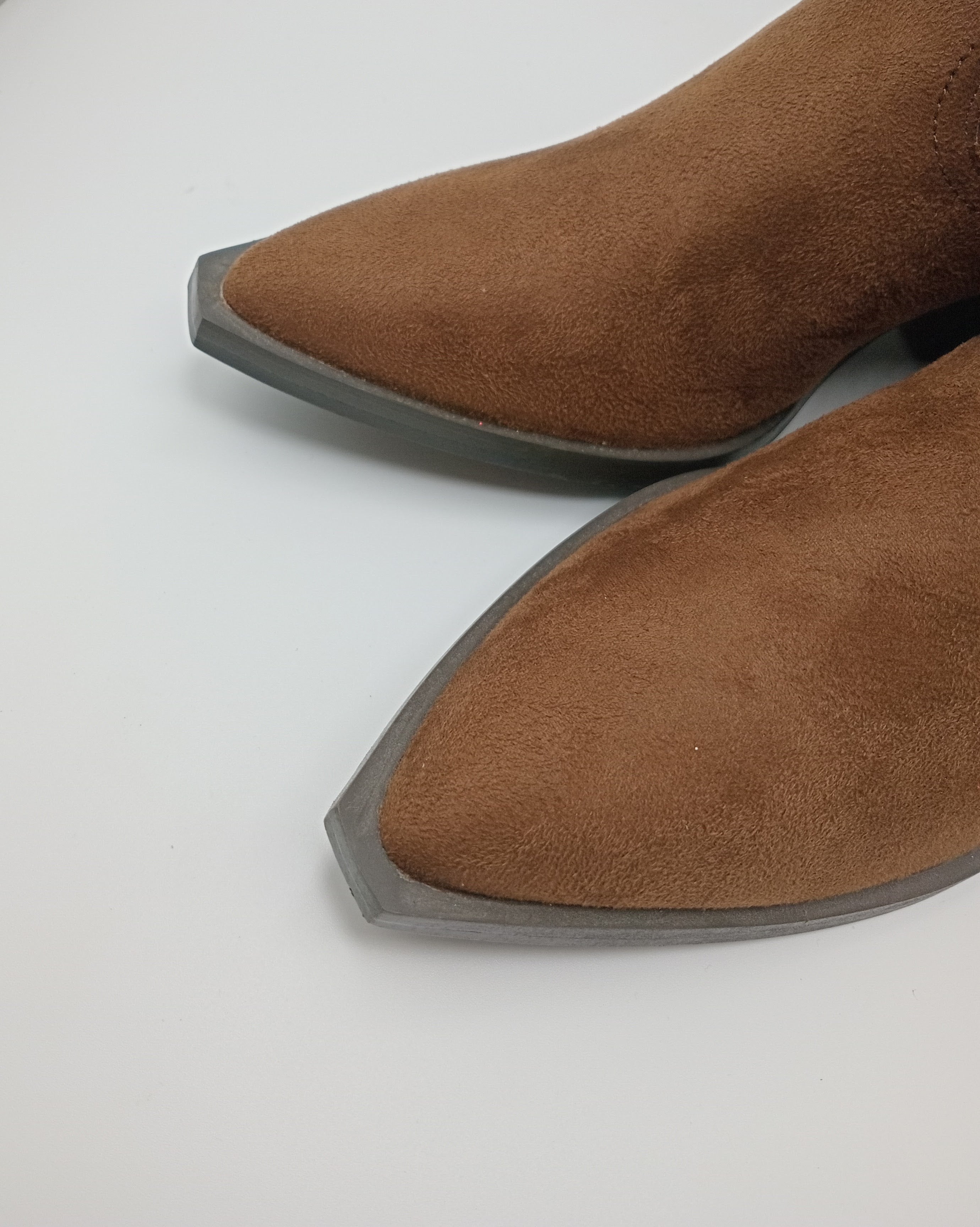 BOTA COWGIRL CORINA CASTANHO ECO PELE BORDADO BICUDO ZIPER